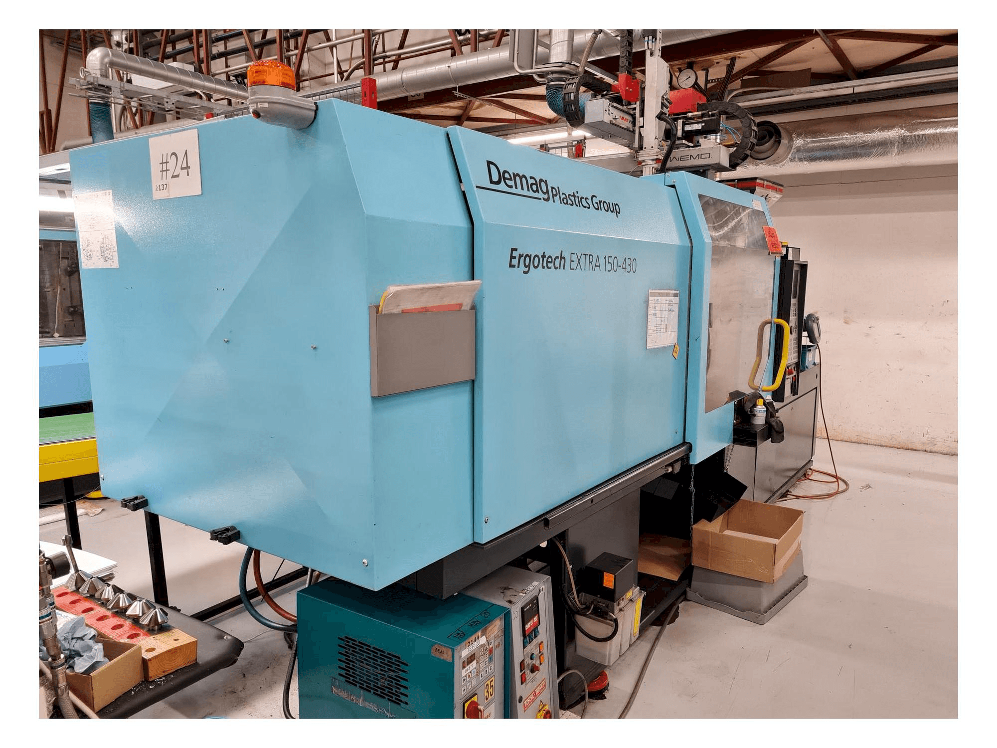 A DEMAG Ergotech EXTRA 150-430 gép elölnézete