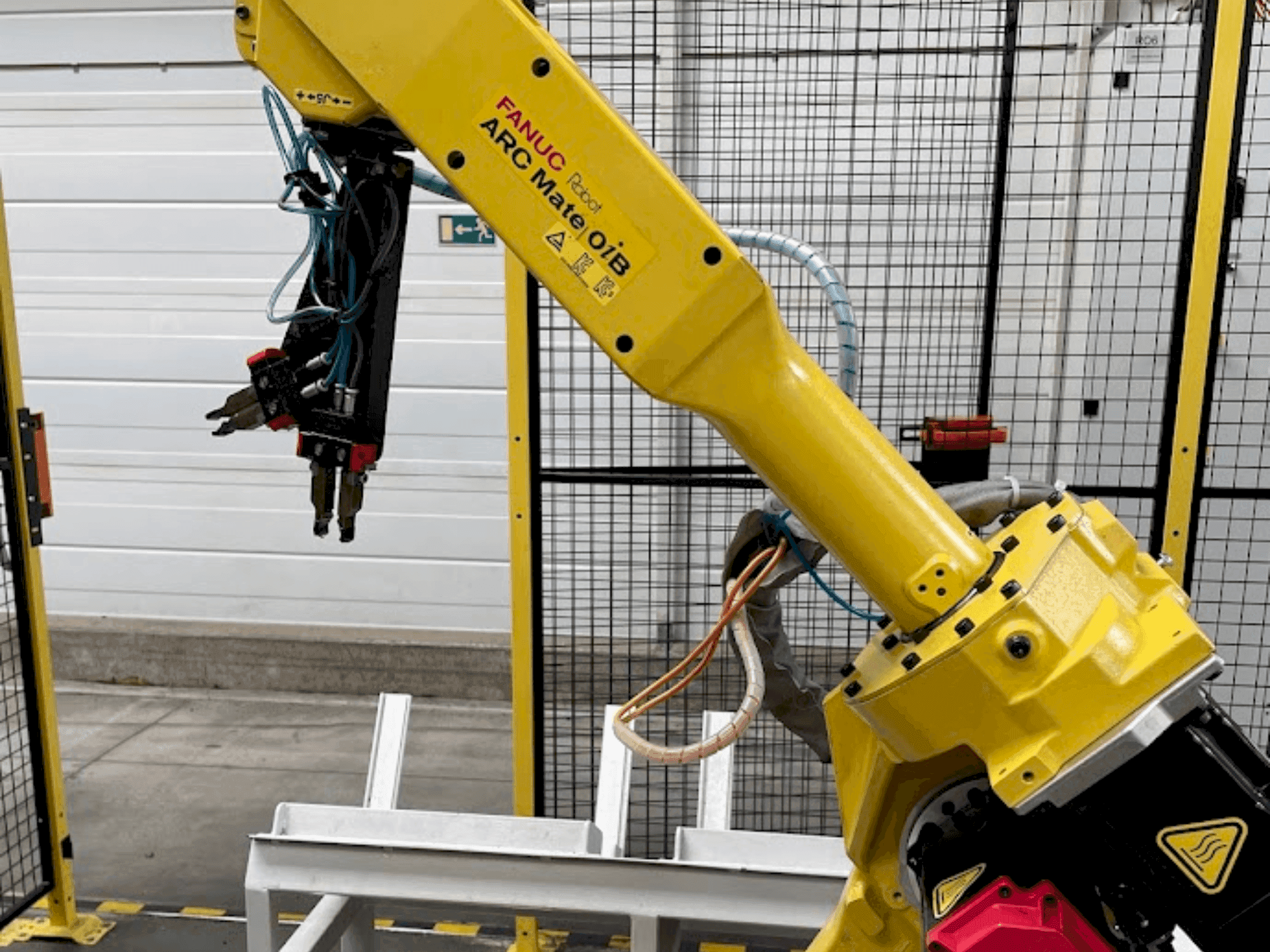 A FANUC ARC Mate OiB gép elölnézete