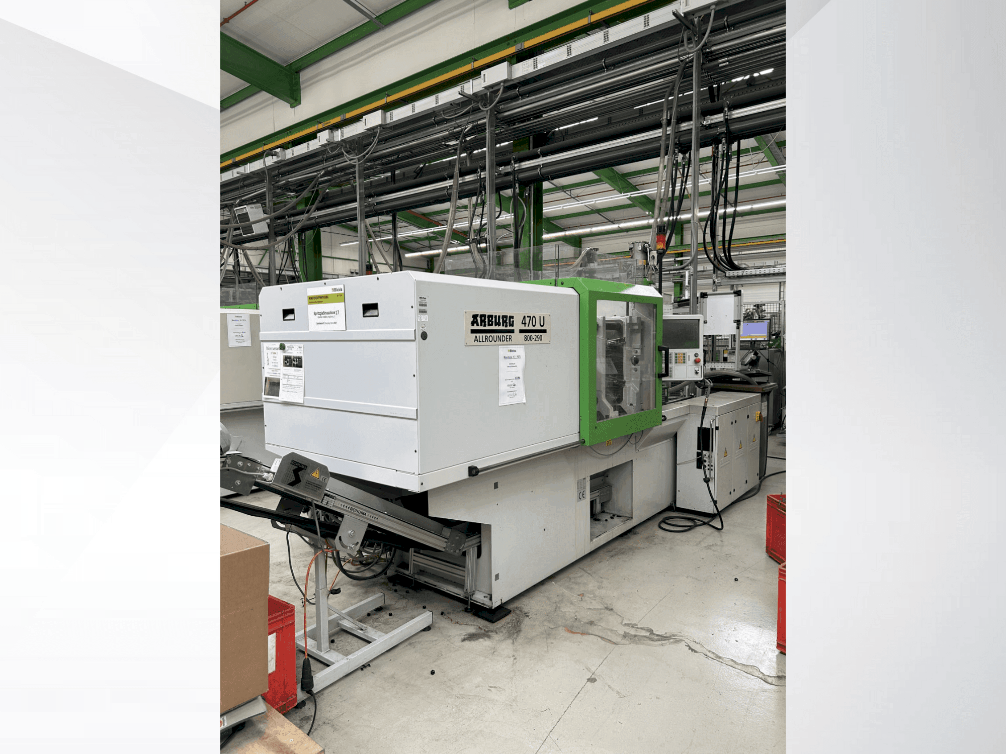 A Arburg 470 U / 800-290 gép elölnézete