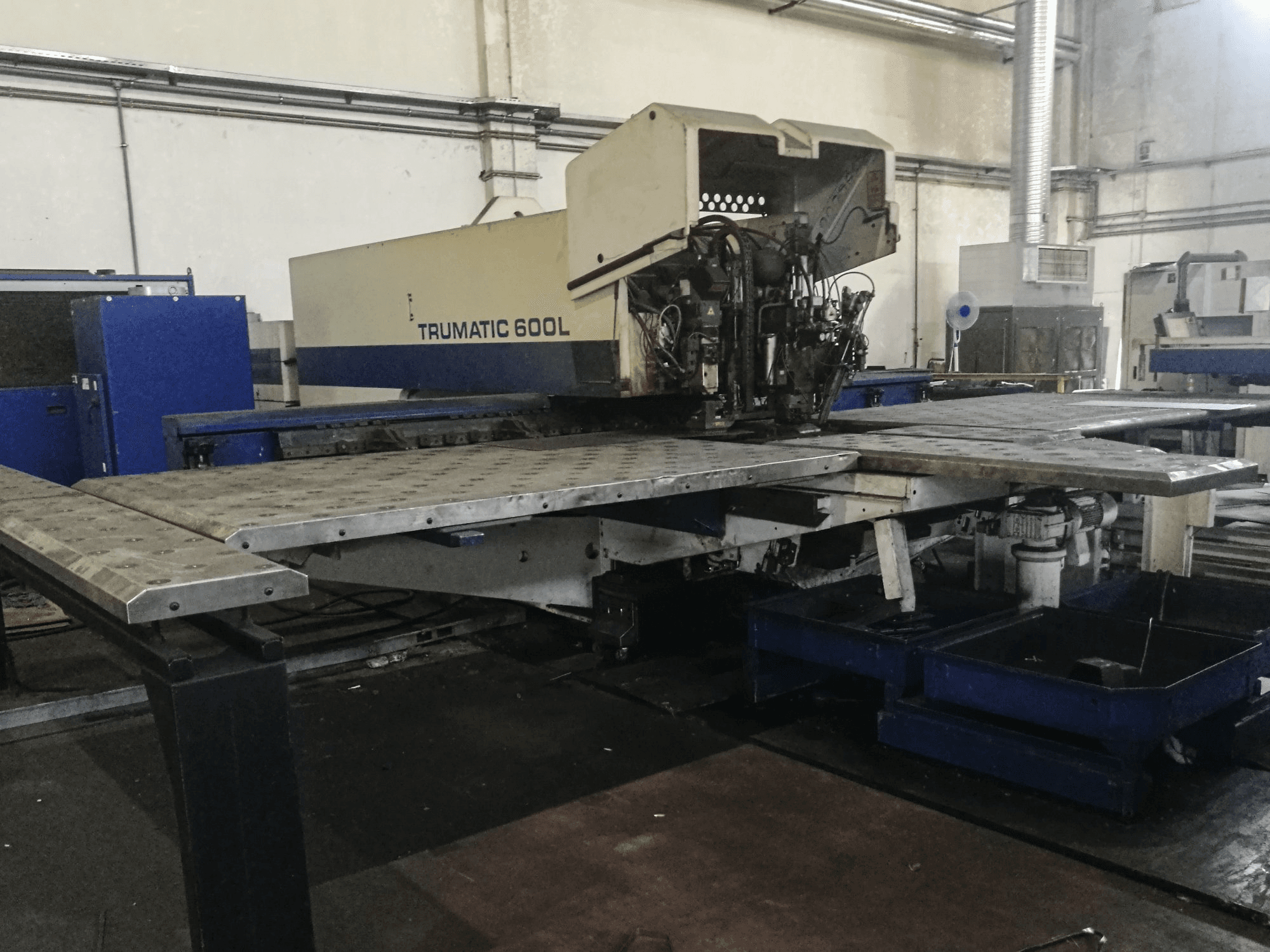 A Trumpf Trumatic 600L gép bal oldali nézete