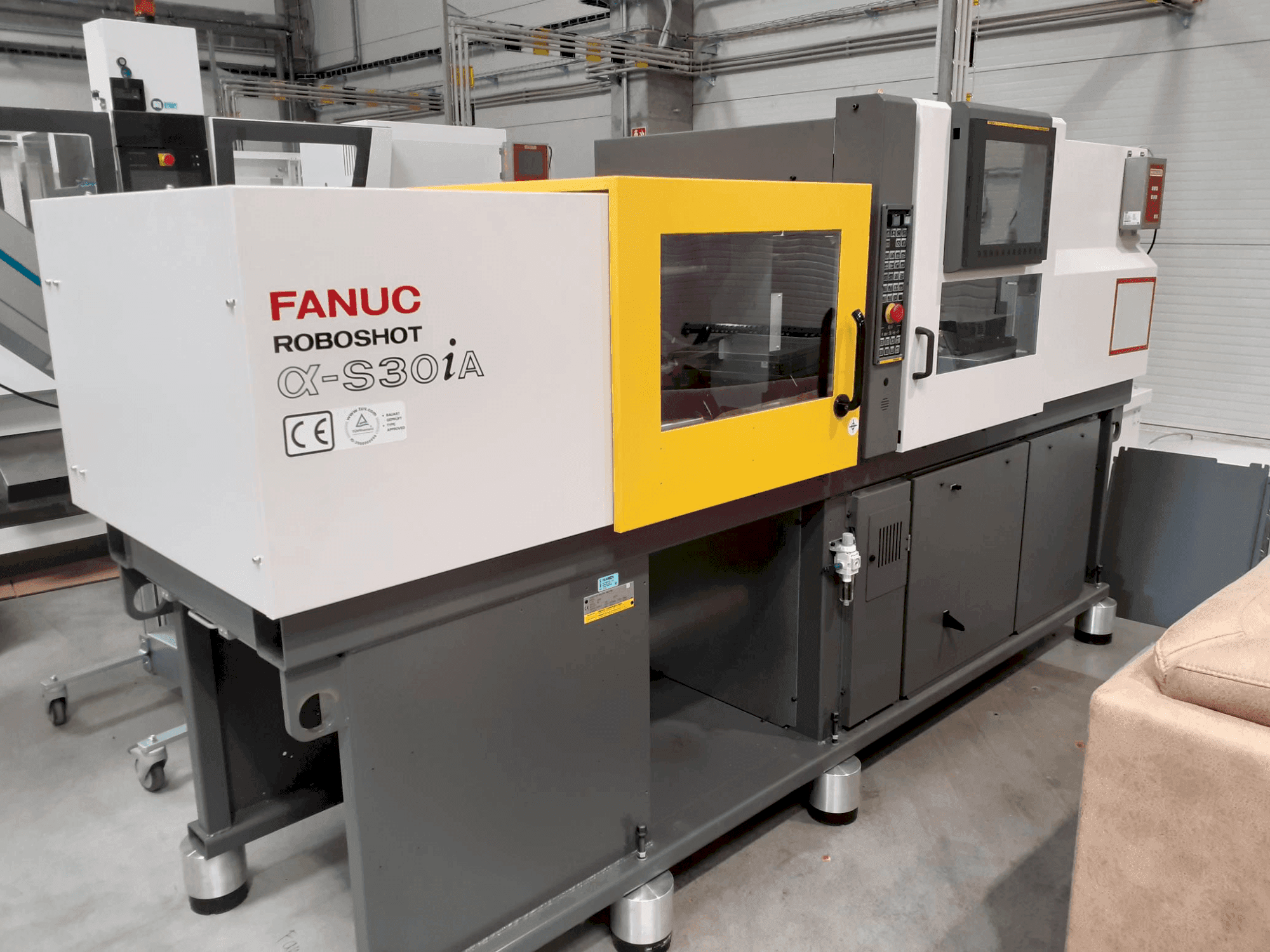 A FANUC ROBOSHOT α-S 30iA gép elölnézete