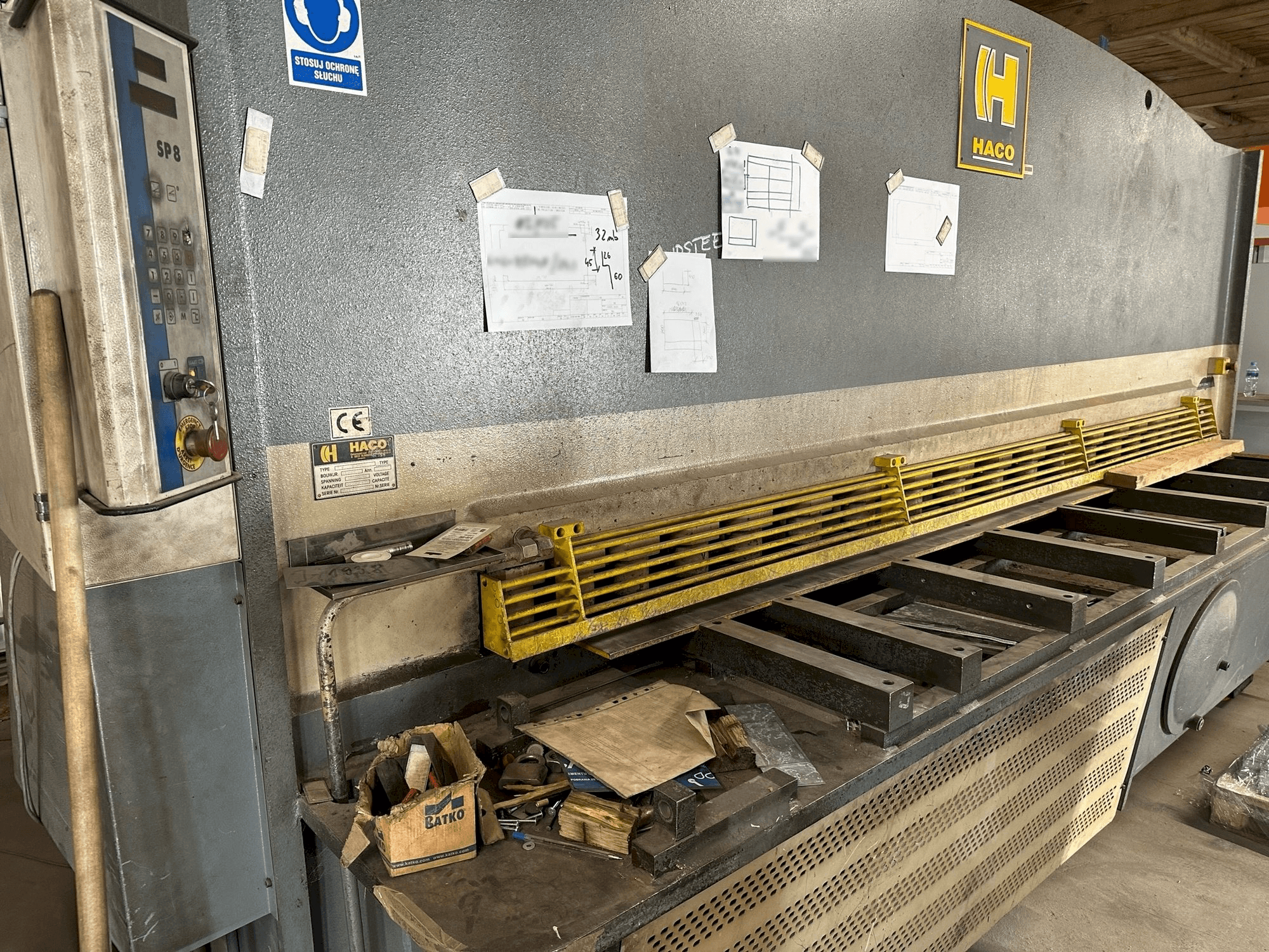 A HACO TS 3012 gép elölnézete