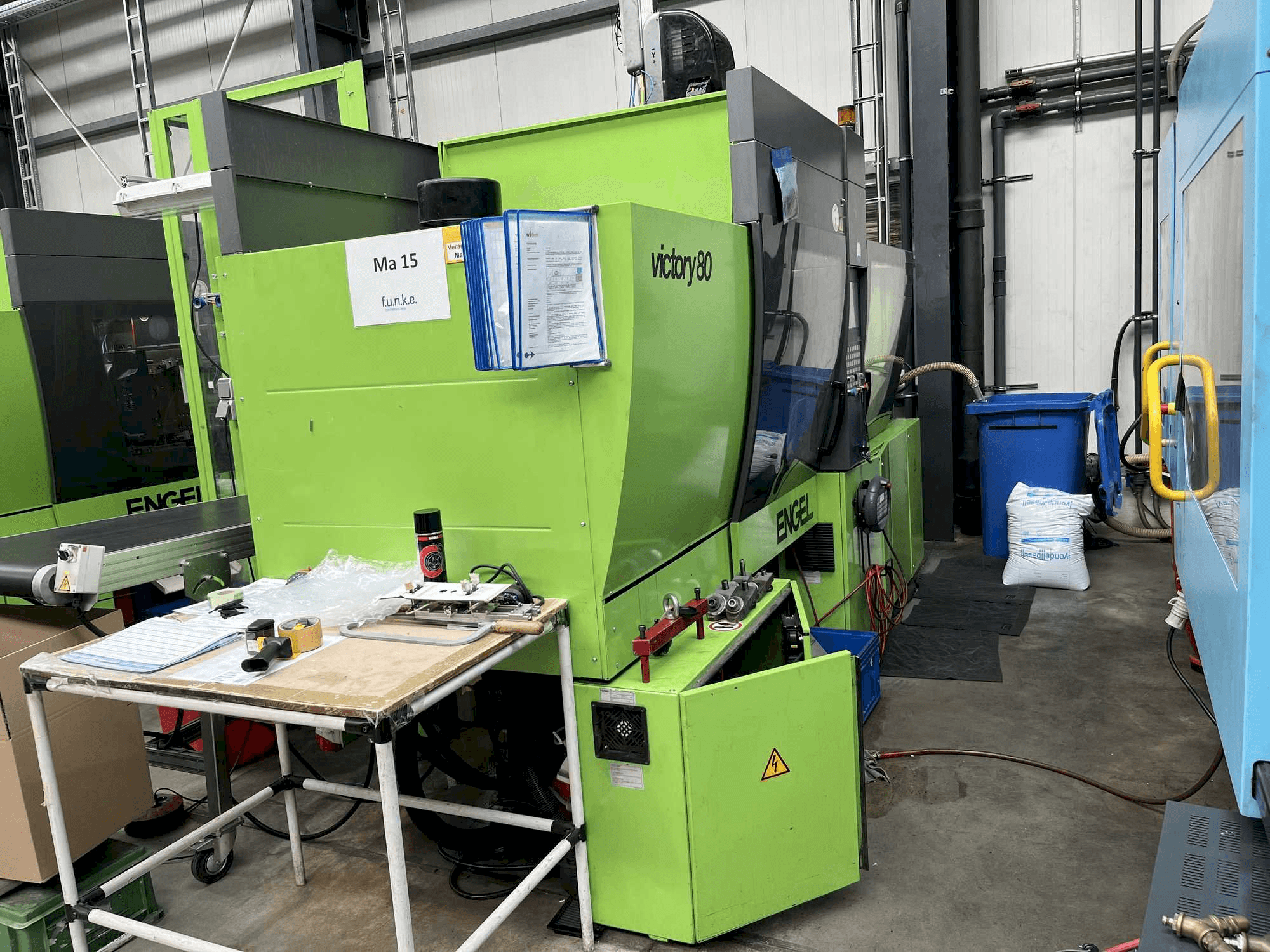 A Engel VICTORY 330/80 TECH gép elölnézete