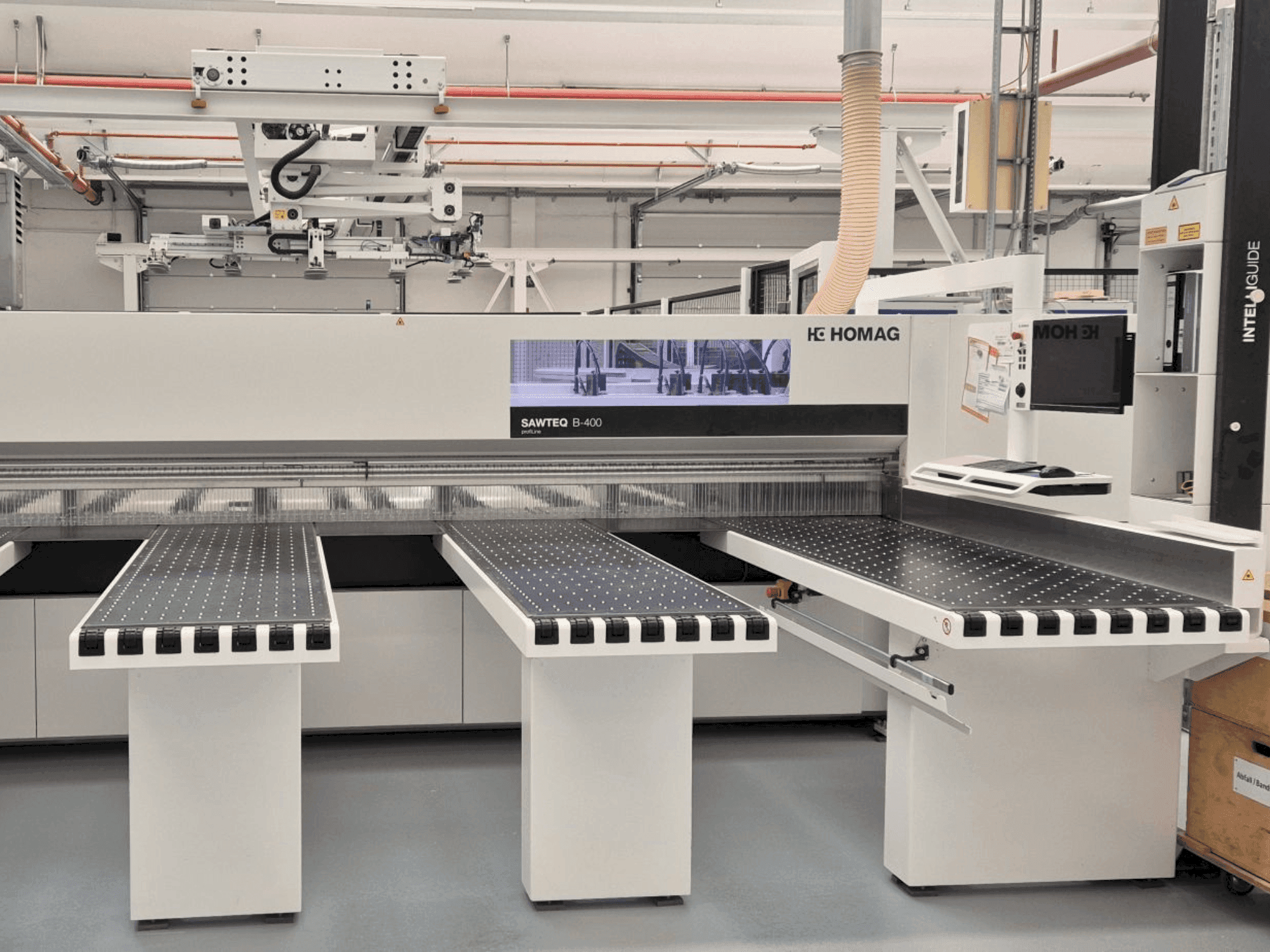 A HOLZMA HPP 400 gép elölnézete