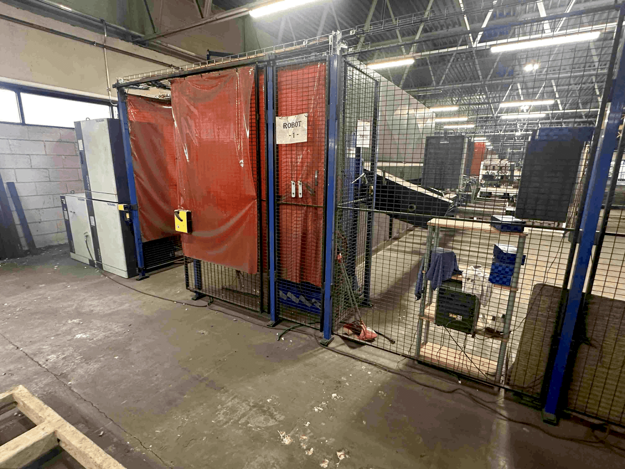 A Yaskawa RM2-2000 S6D gép elölnézete