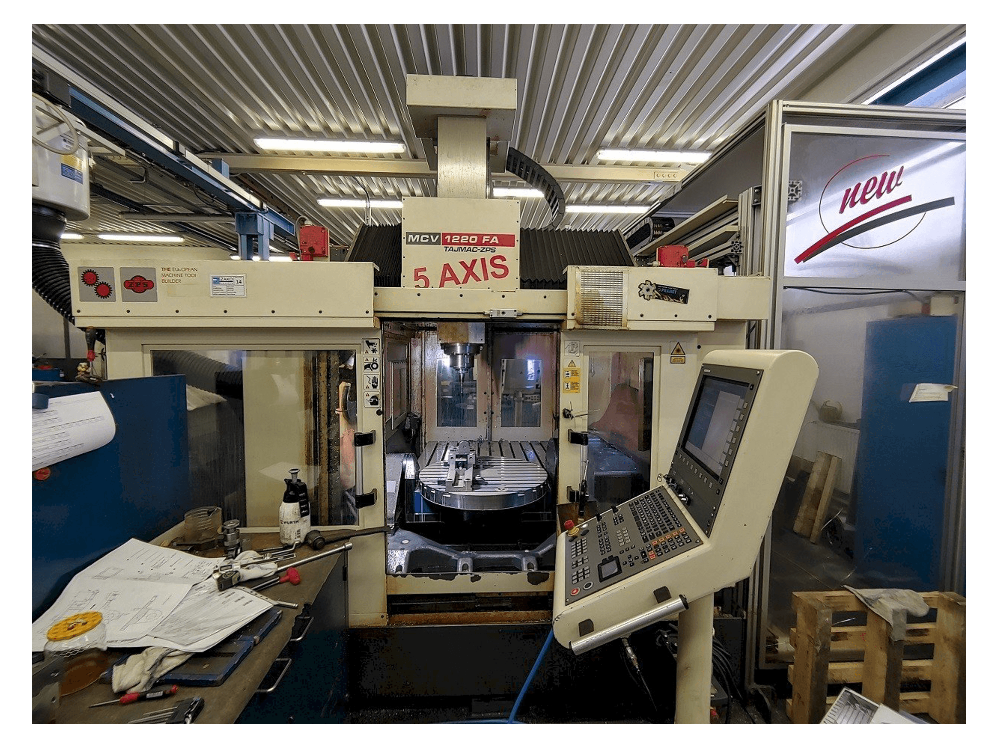 A TAJMAC-ZPS MCV 1220 gép elölnézete