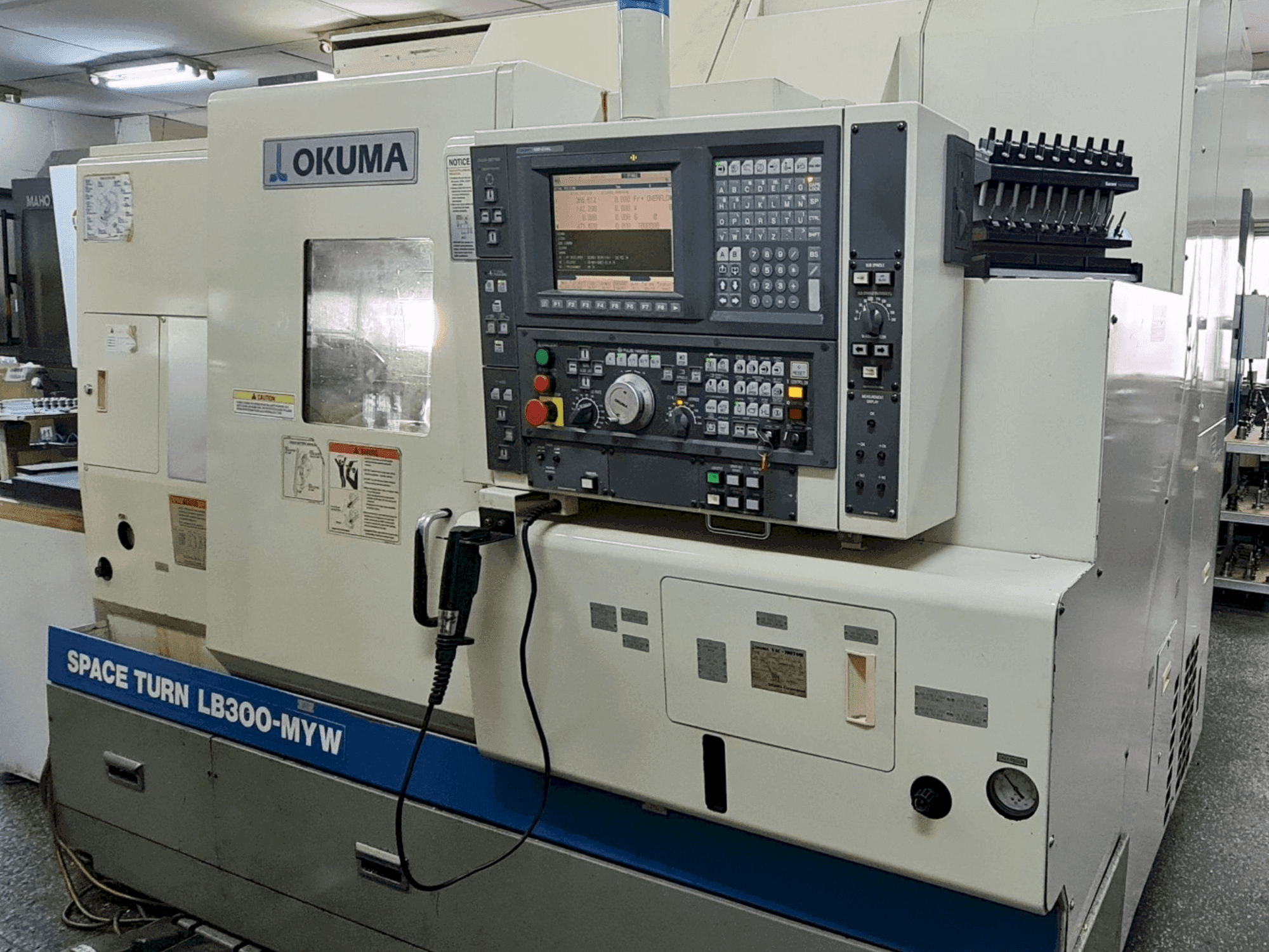 A Okuma Space Turn LB 300 MYW gép elölnézete