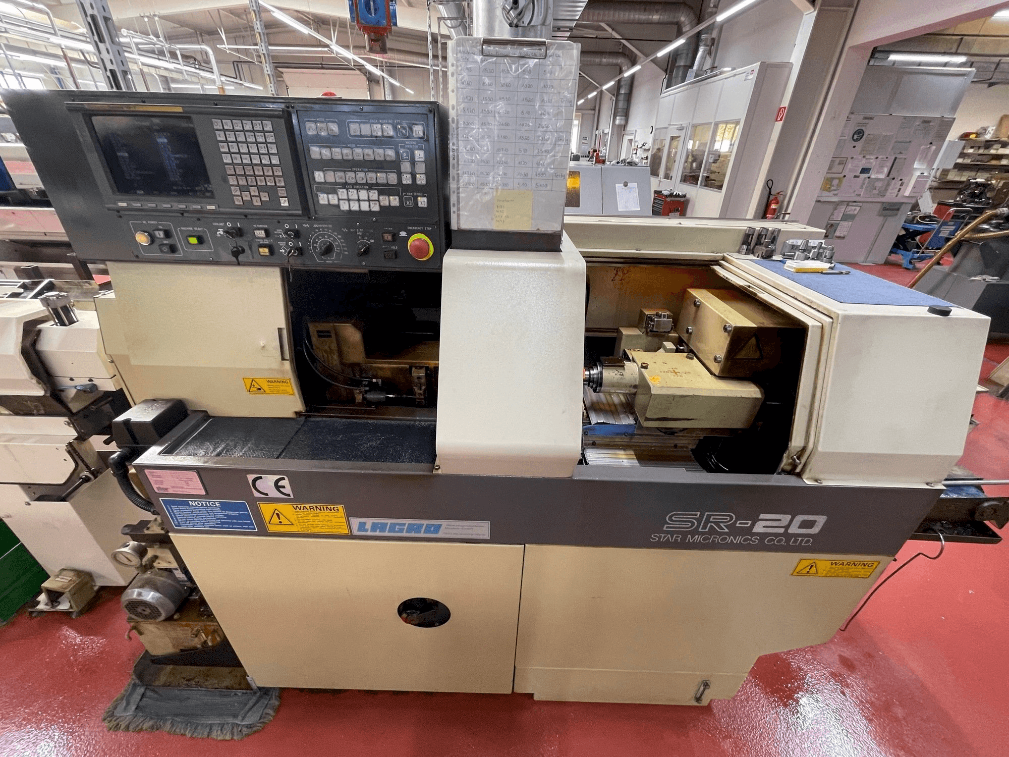 A Star SR-20 gép elölnézete