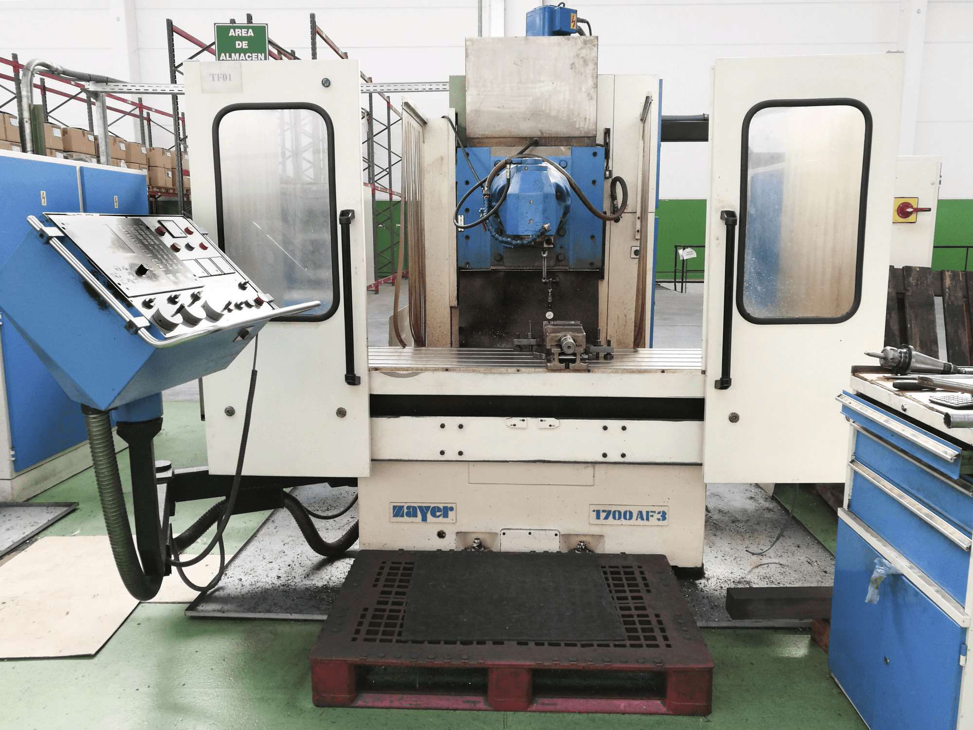 A Zayer 1700 AF3 gép elölnézete