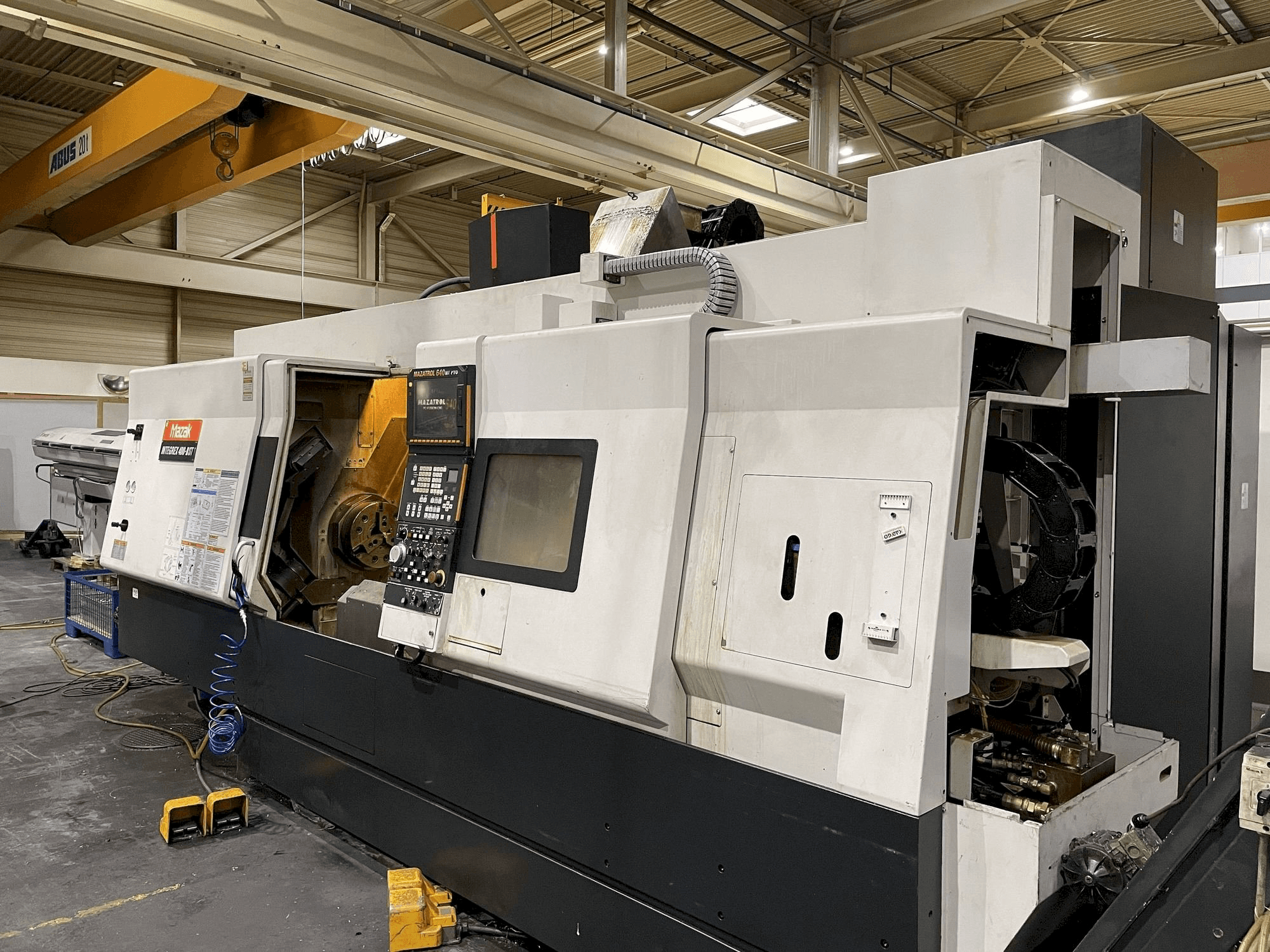 A Mazak Integrex 400 III ST gép elölnézete