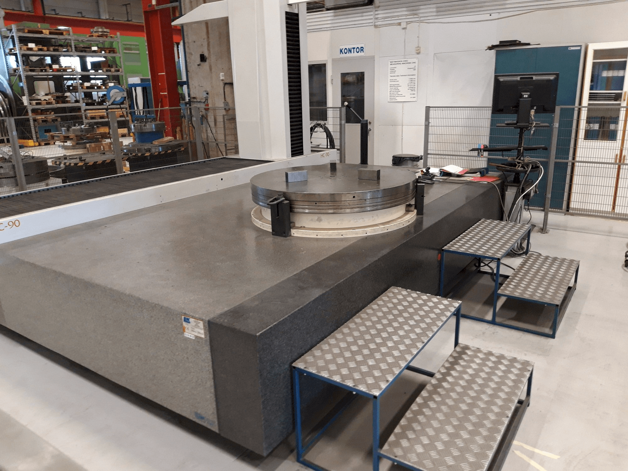 A LK HC90 gép elölnézete