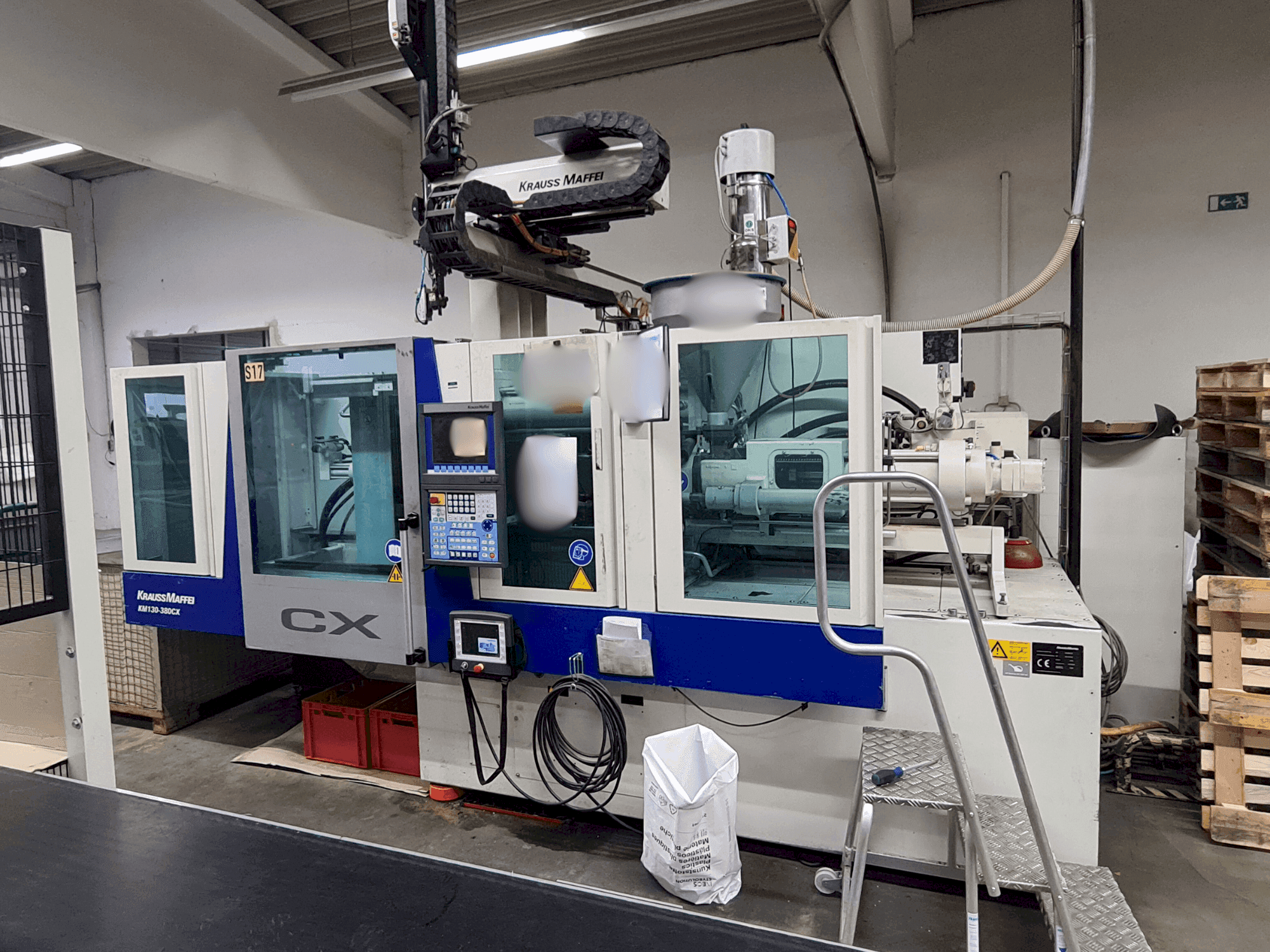 A Krauss Maffei 130-380 CX gép elölnézete