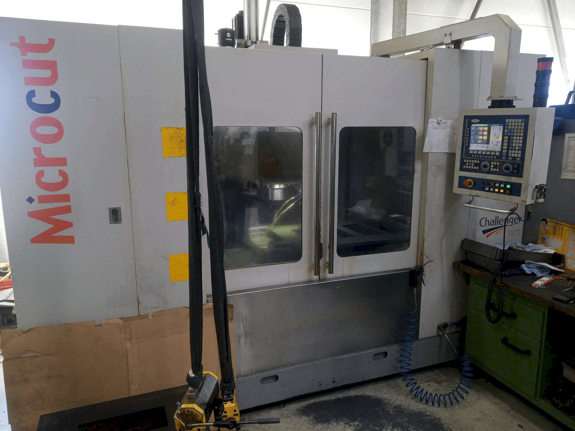 A Micromill VMC 1300 gép elölnézete