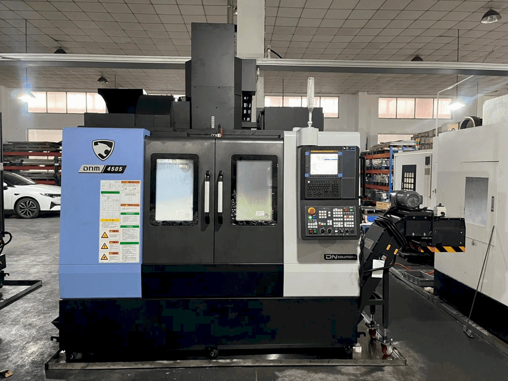 A DOOSAN dnm 4505 (2024) gép elölnézete