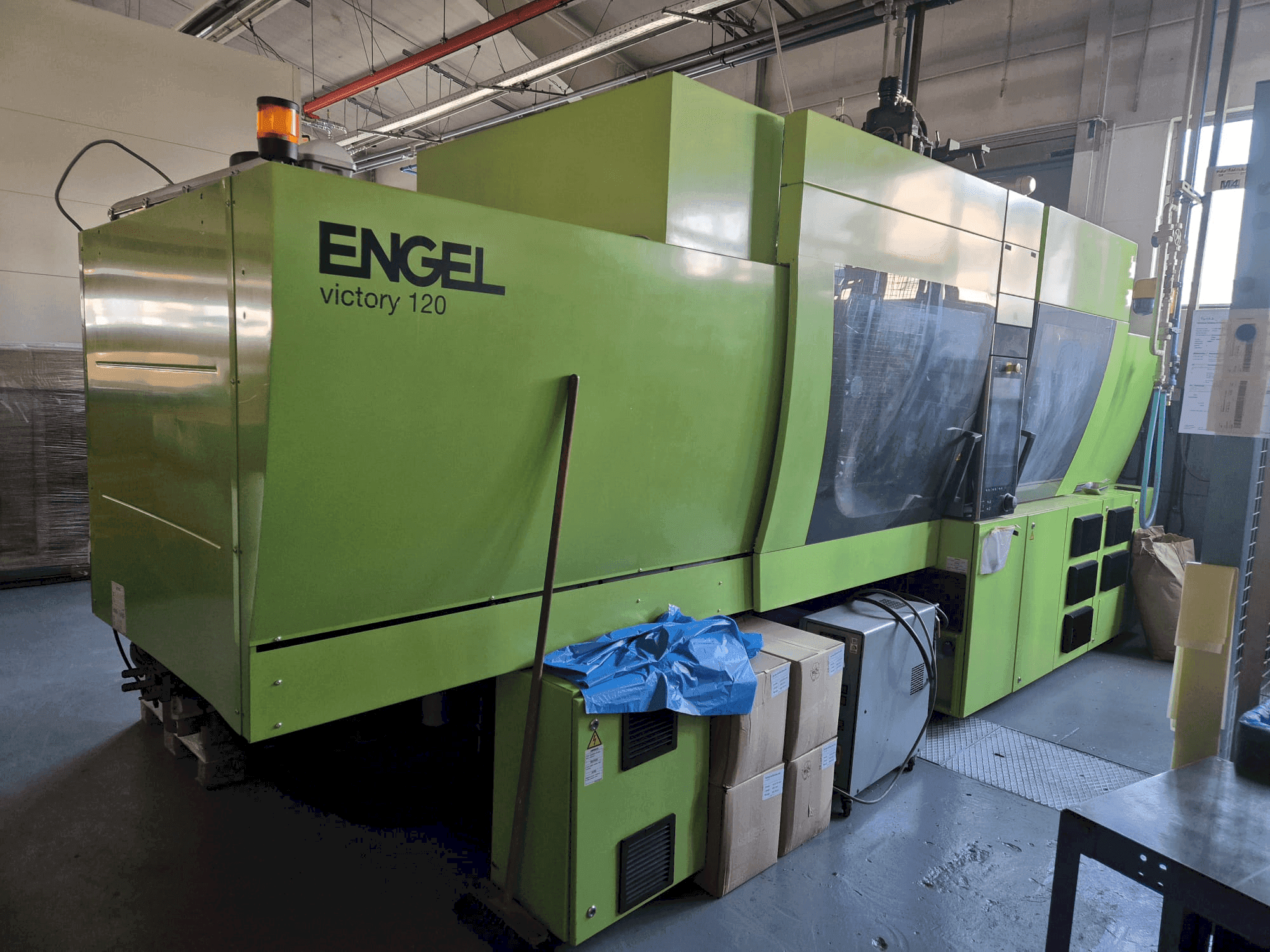 A Engel Victory 330H/200V/120 Combi gép elölnézete