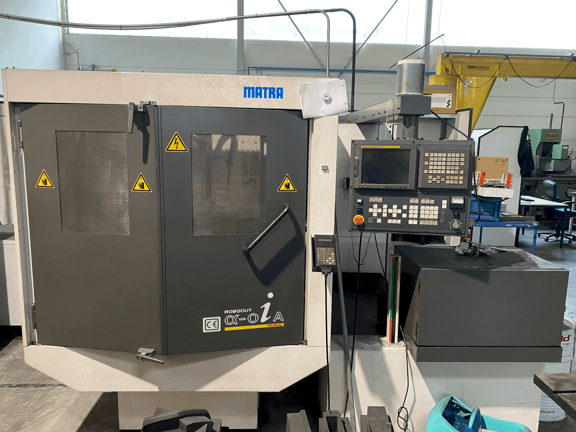 A FANUC ROBOCUT α-0iA gép elölnézete