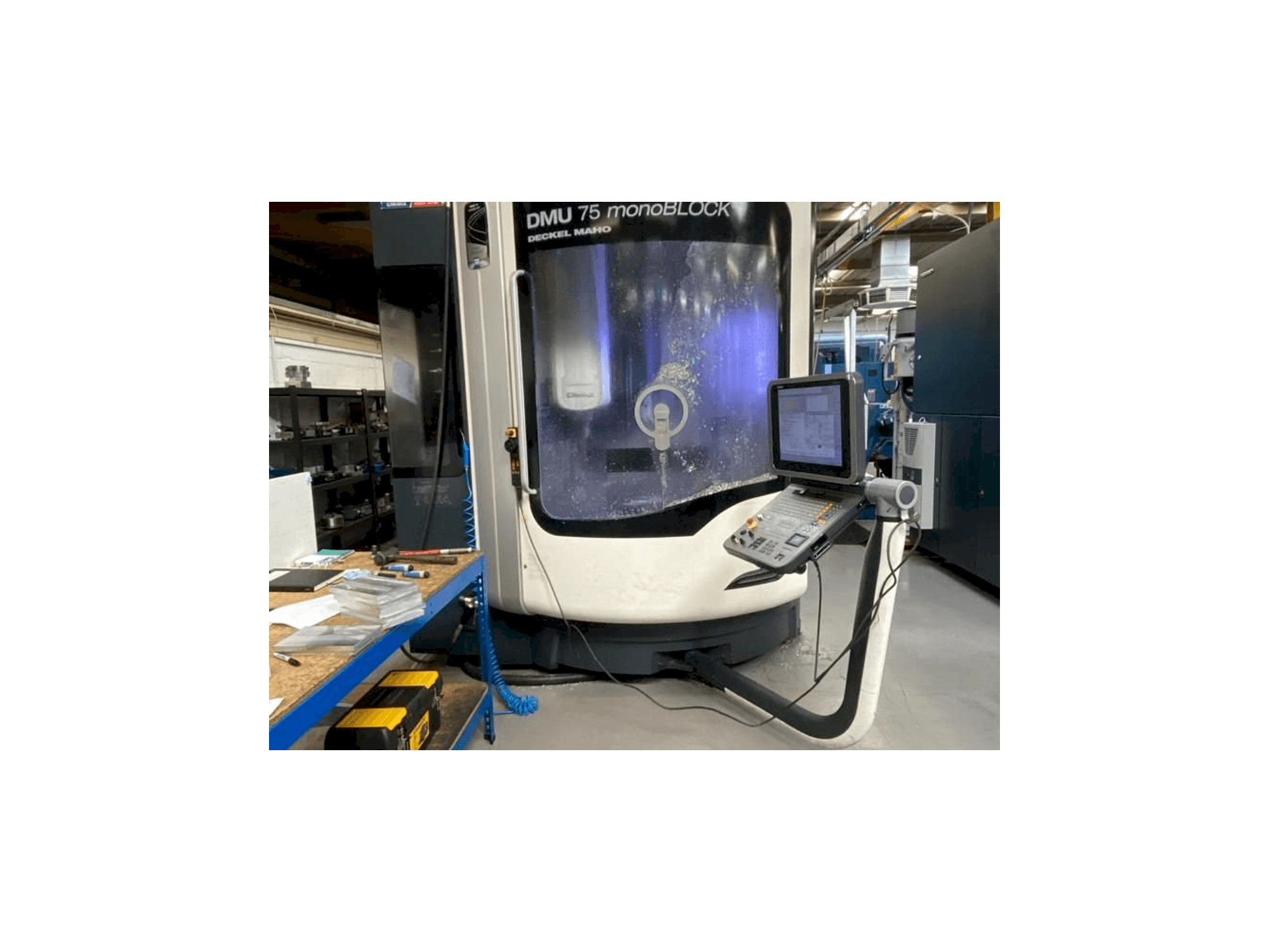 A DMG MORI DMU75 monoBLOCK gép elölnézete