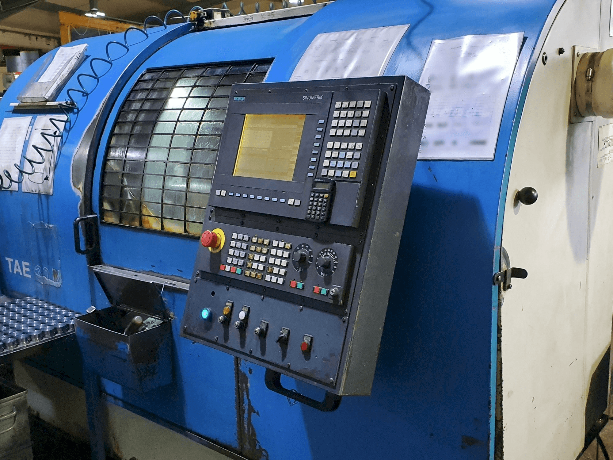 A AFM TAE-30N gép elölnézete