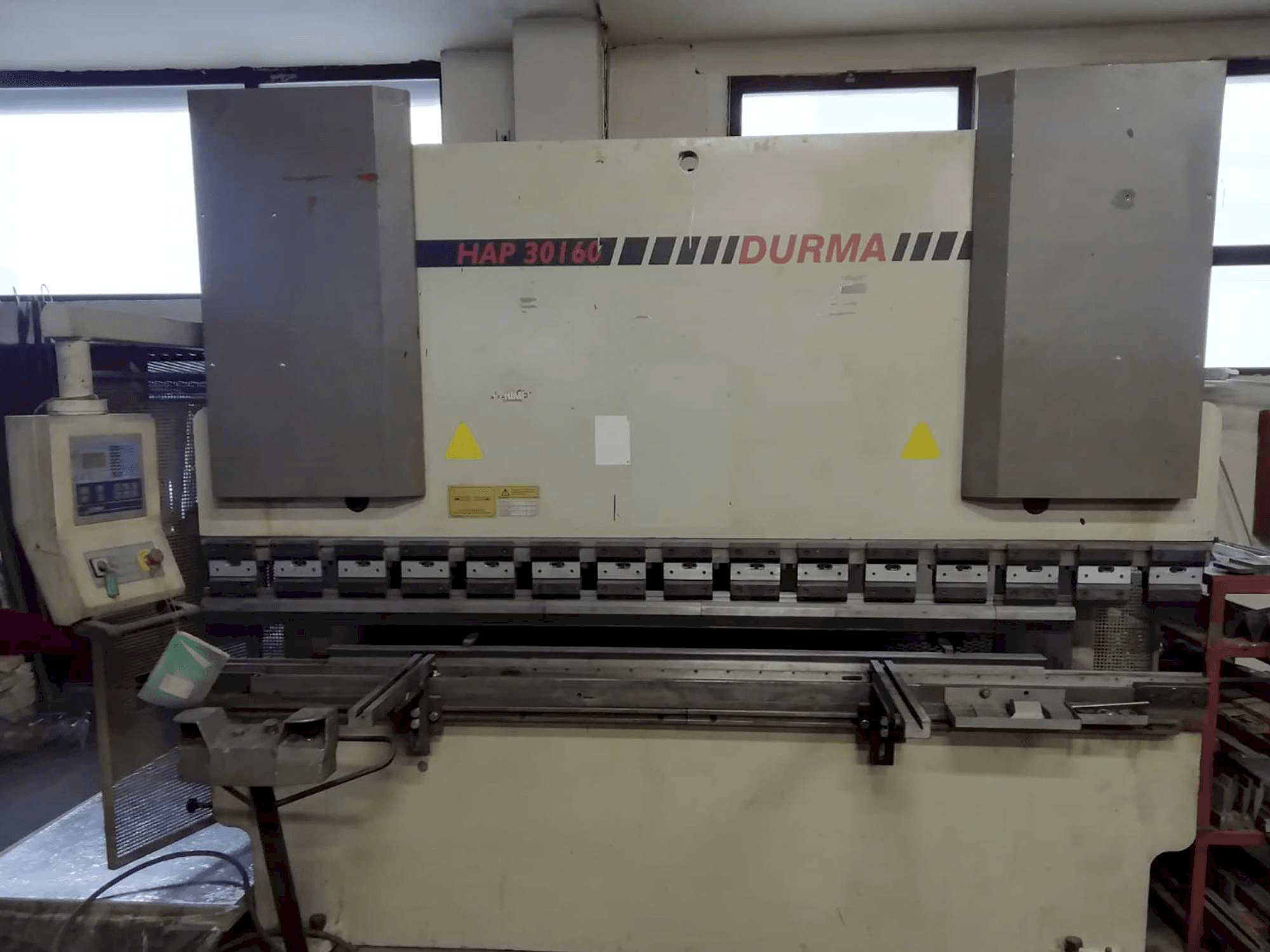 A Durma HAP 30160 gép elölnézete