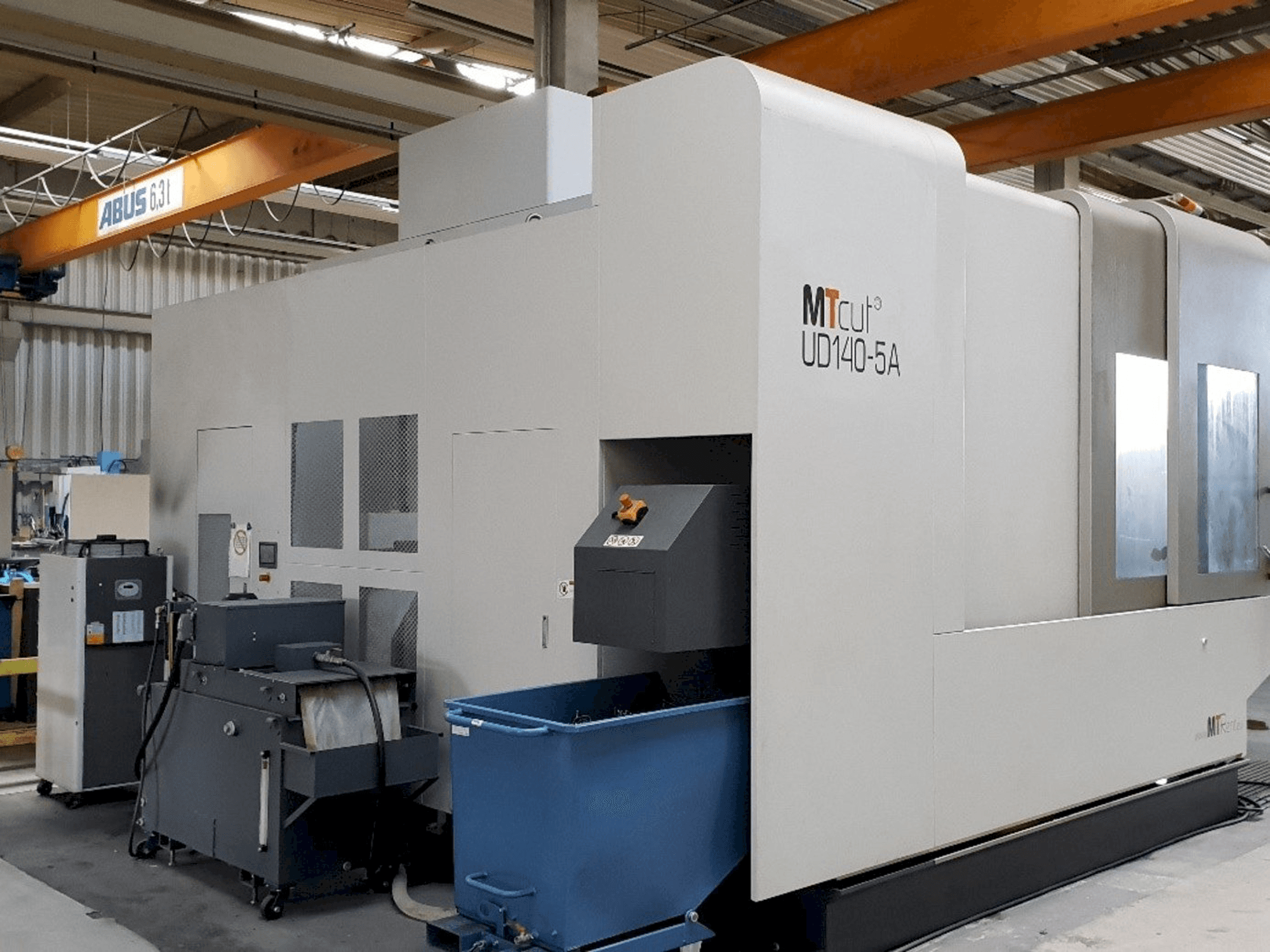 A MTcut UD140H-5A gép elölnézete