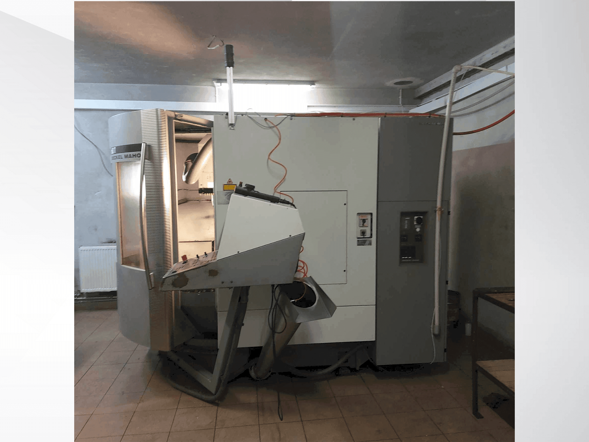 A DECKEL MAHO DMU 60 T gép elölnézete