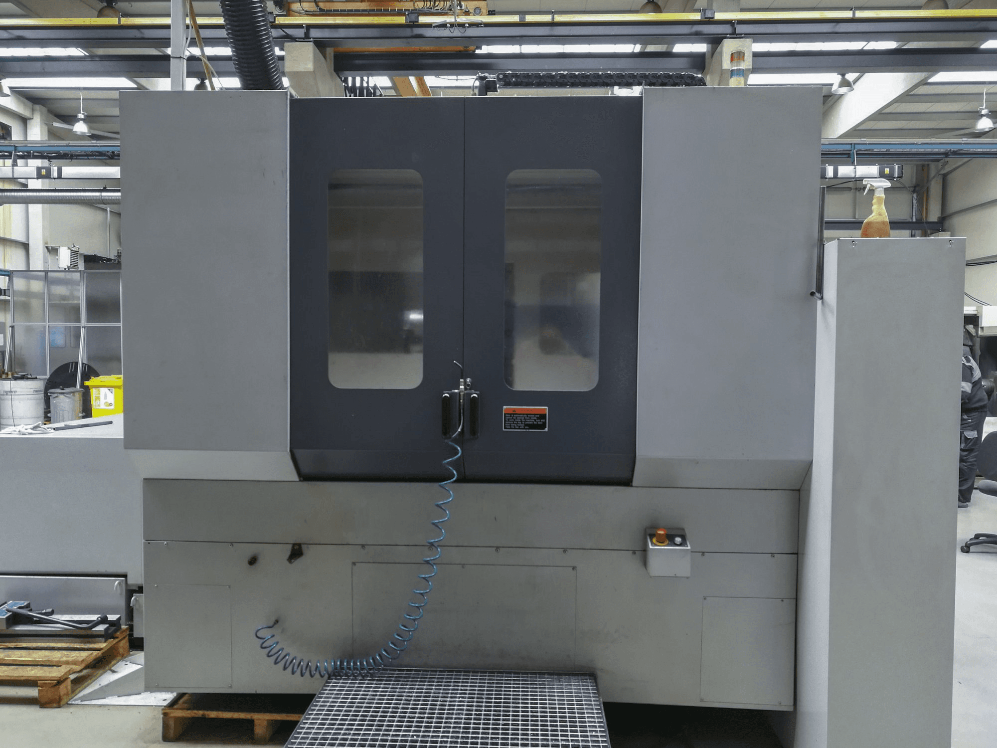 A MORI SEIKI MH-633 gép elölnézete