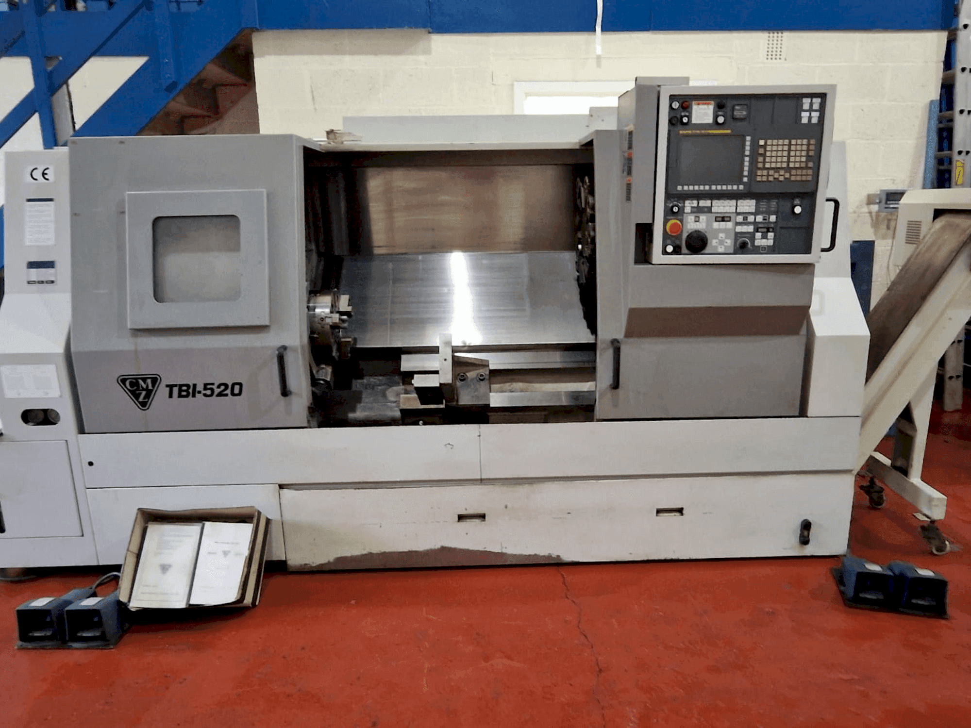 A CMZ TBI 520 CNC gép elölnézete