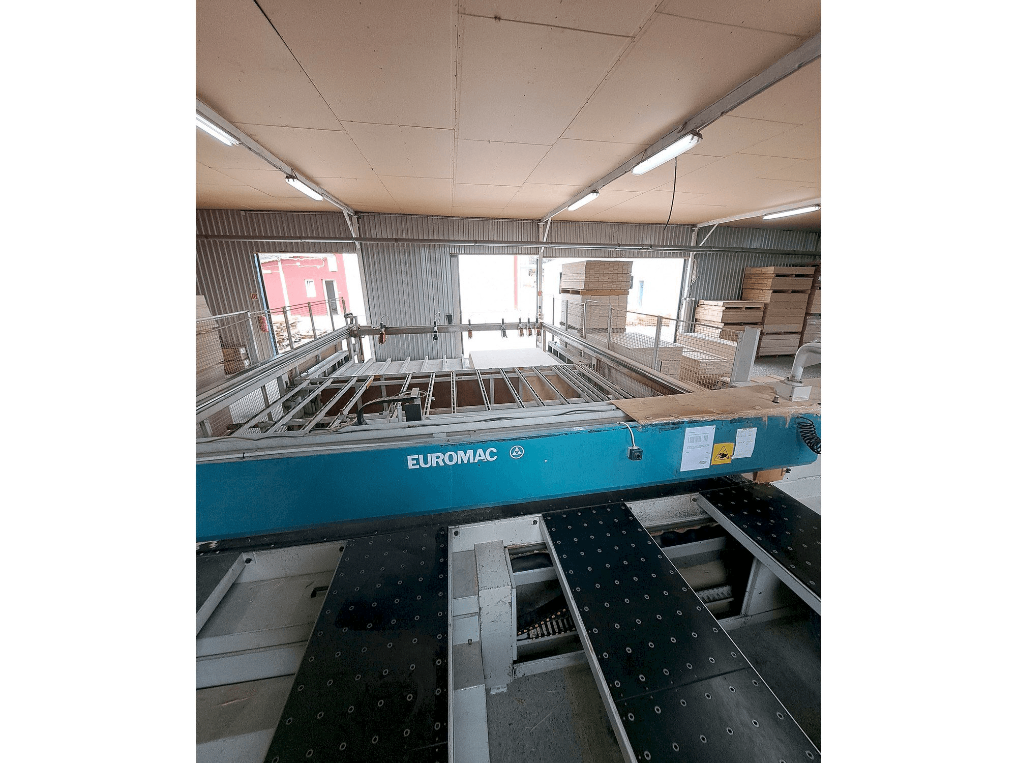 A Euromac LOGICA PINZE TAVOLA 4500 gép elölnézete