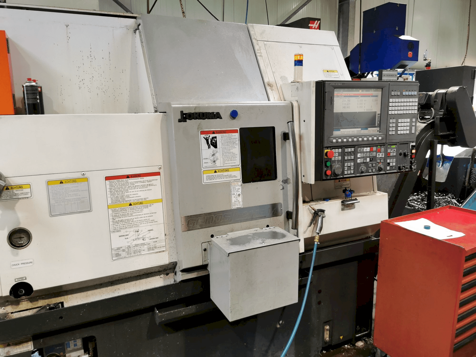 A Okuma GENOS L200E-MY gép elölnézete