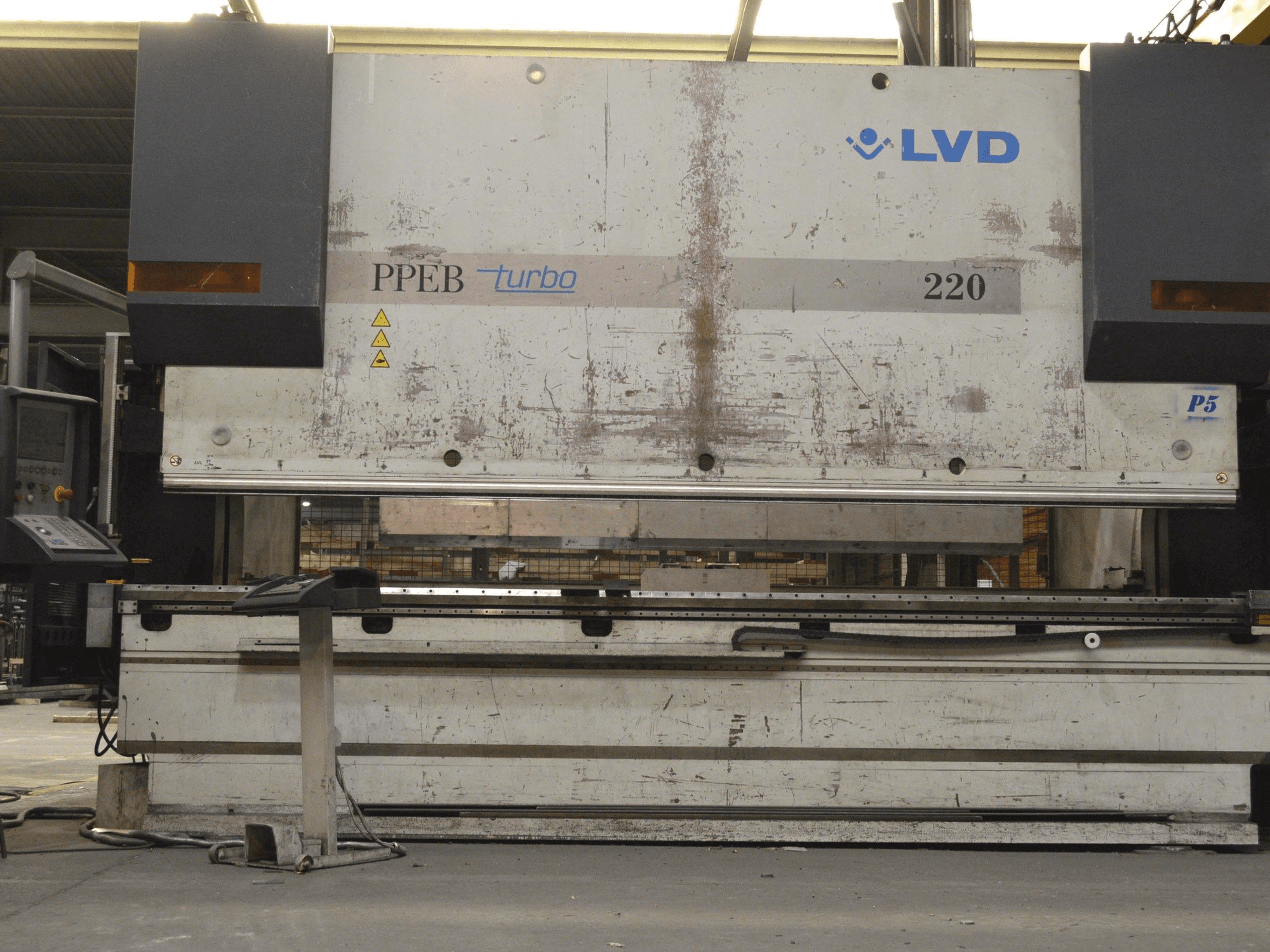A LVD PPEB 220/42 gép elölnézete