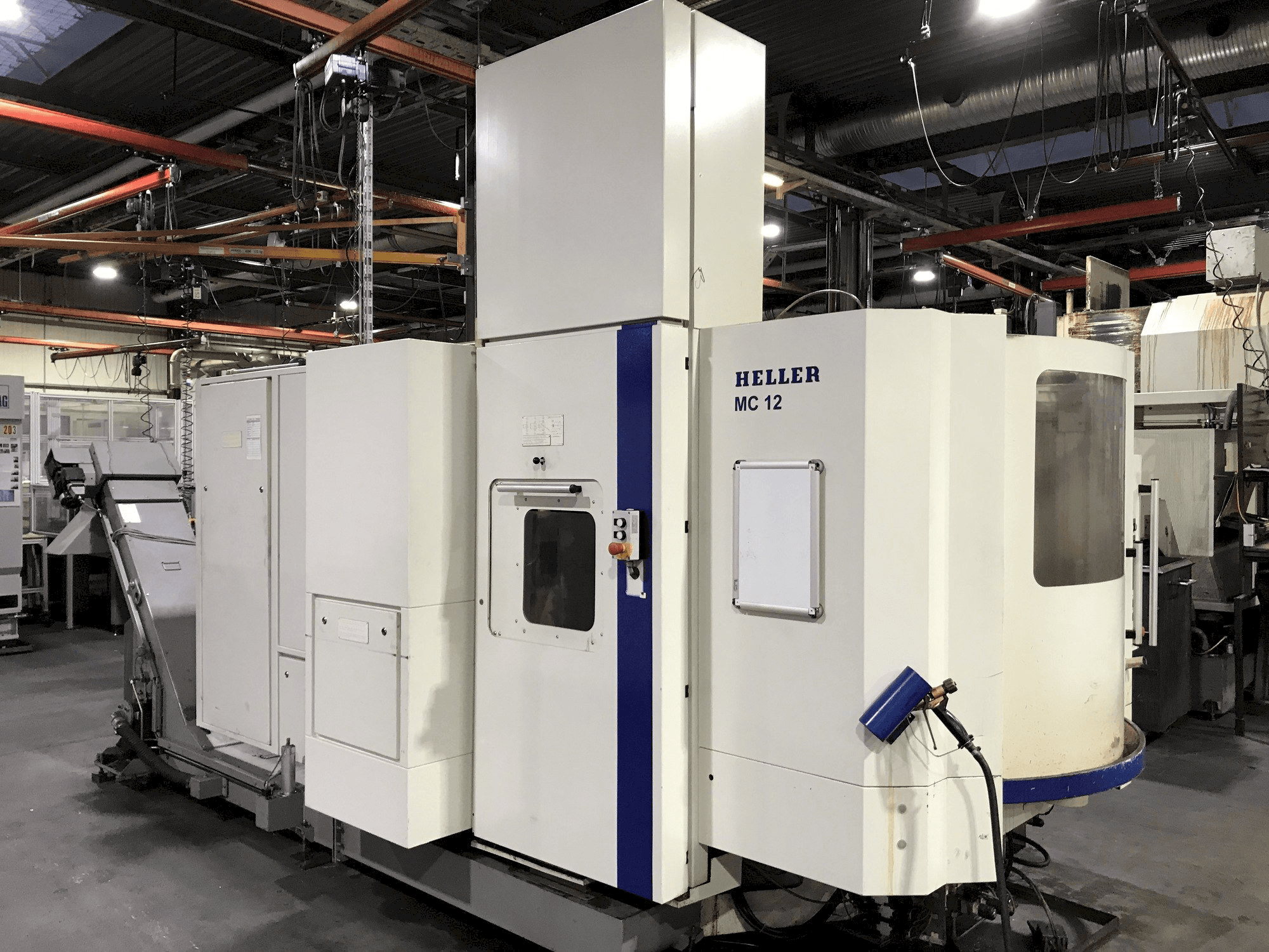 A HELLER MC 12 gép elölnézete