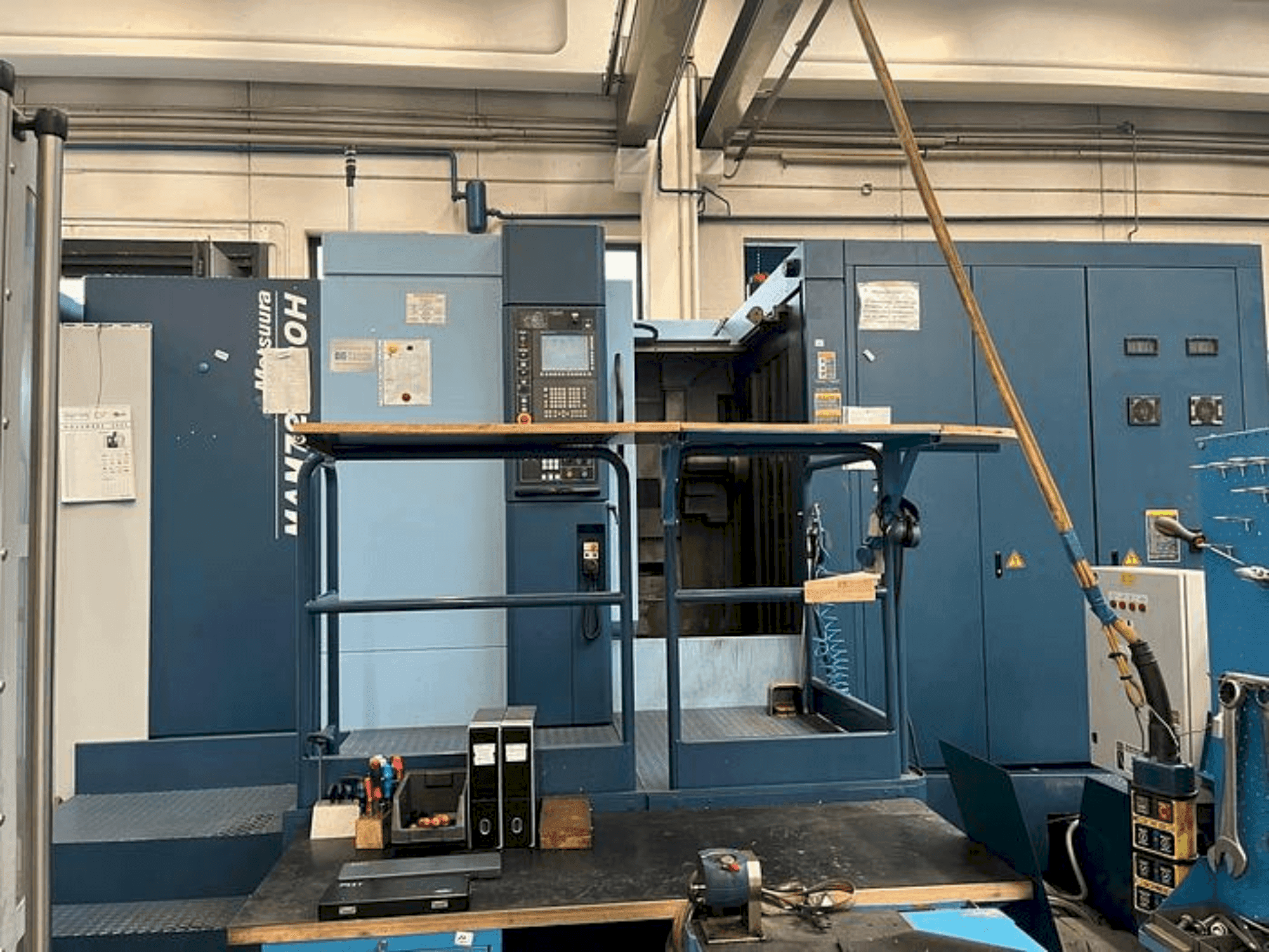 A Matsuura MAM 72-100H gép elölnézete