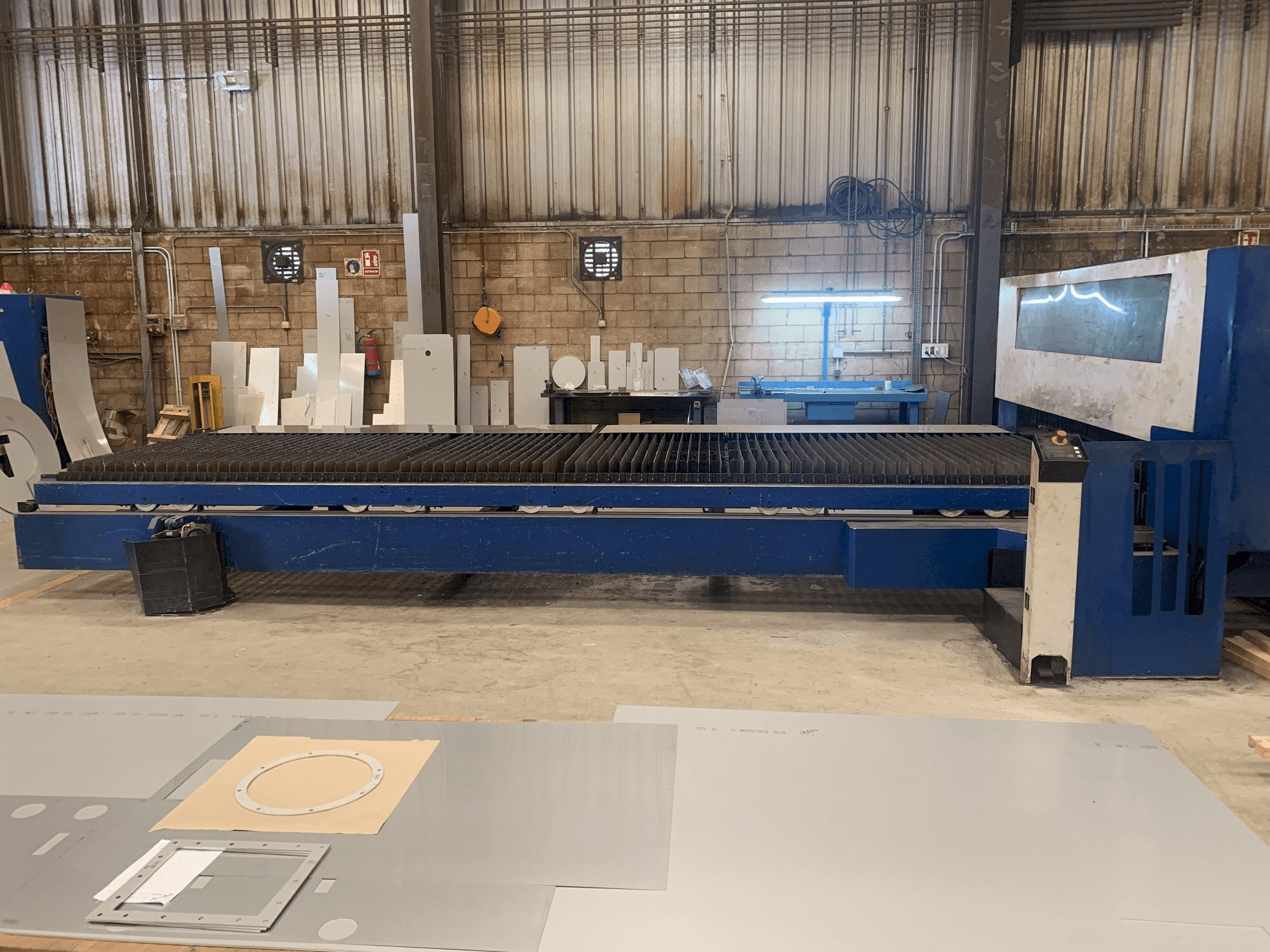 A Trumpf Trumatic L 6050 gép elölnézete