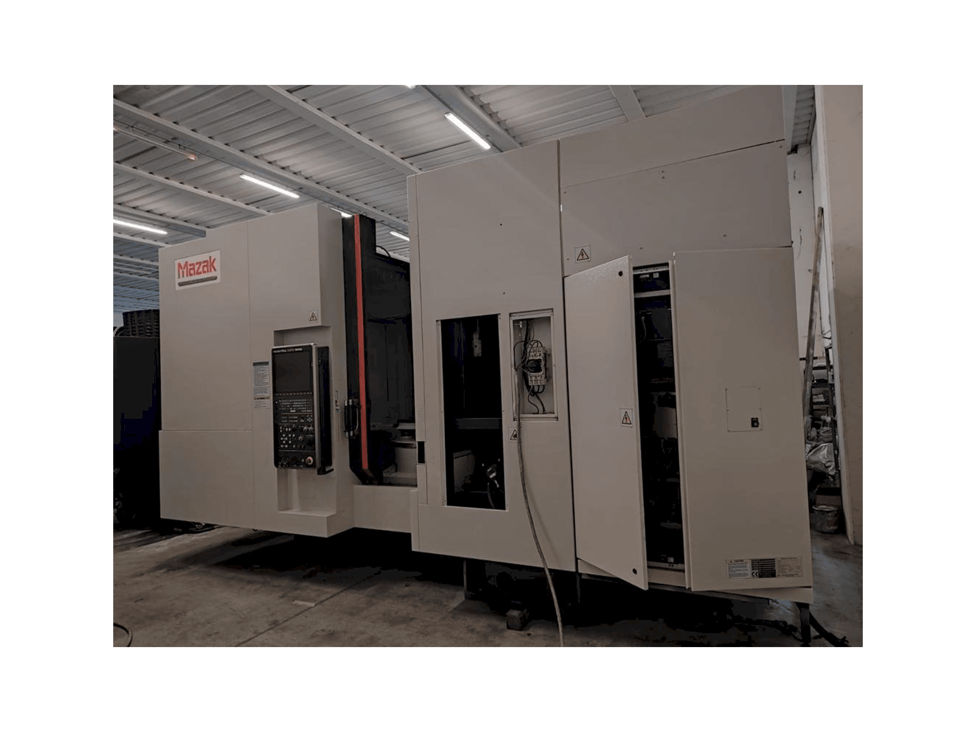 A Mazak HCN 6000 gép elölnézete