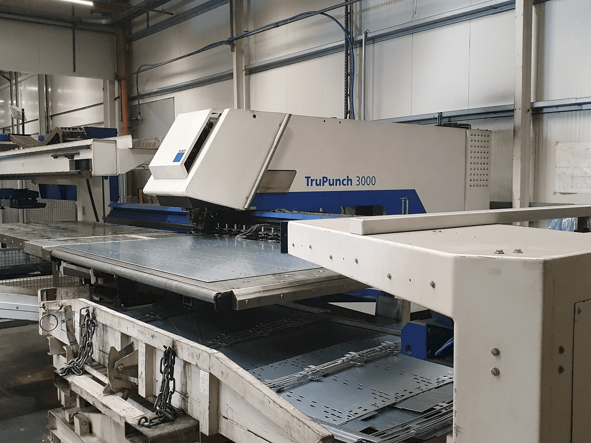 A Trumpf TruPunch 3000 Sheet Master gép elölnézete