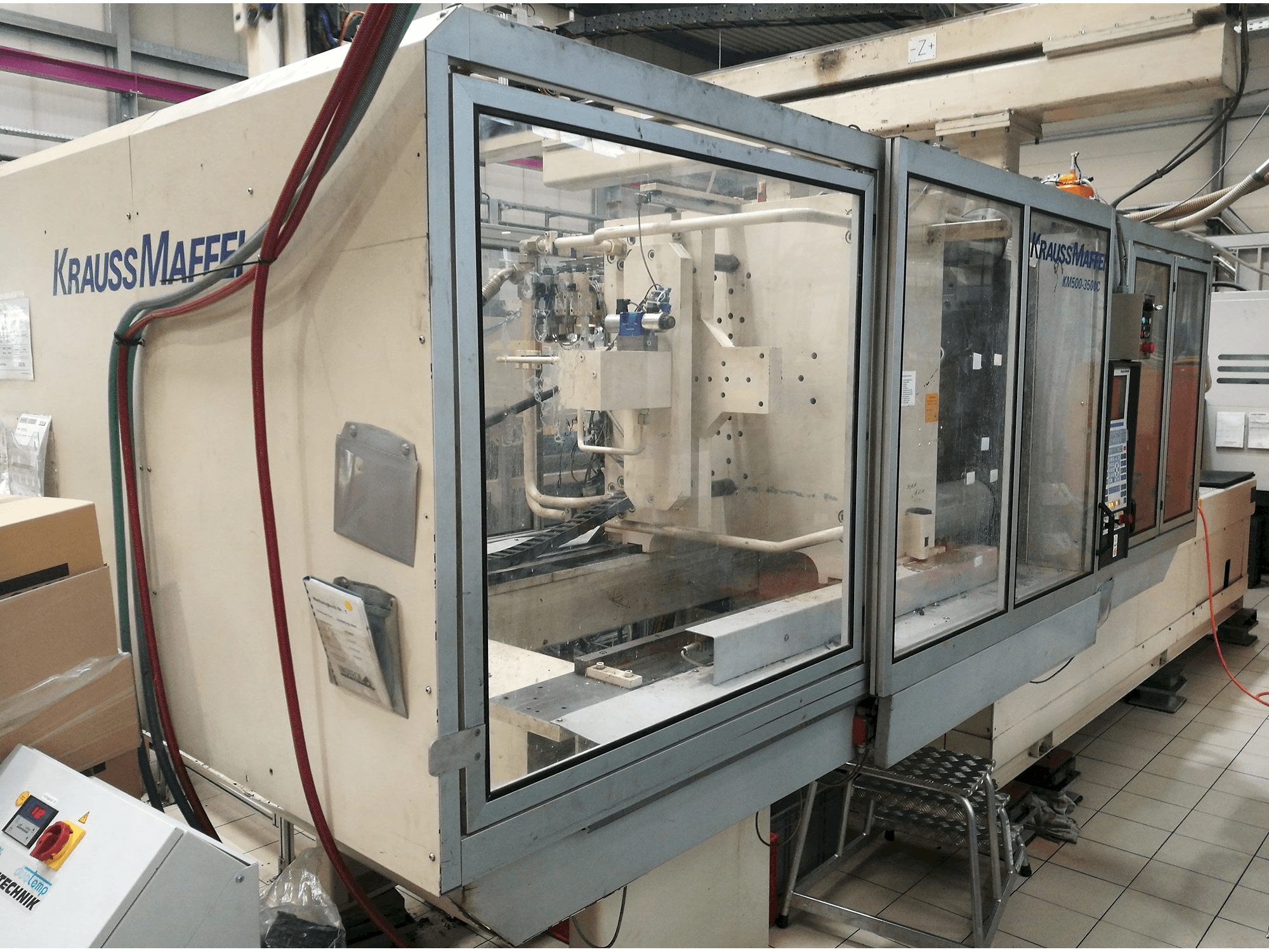 A Krauss Maffei KM 500-3500 C1 gép bal oldali nézete