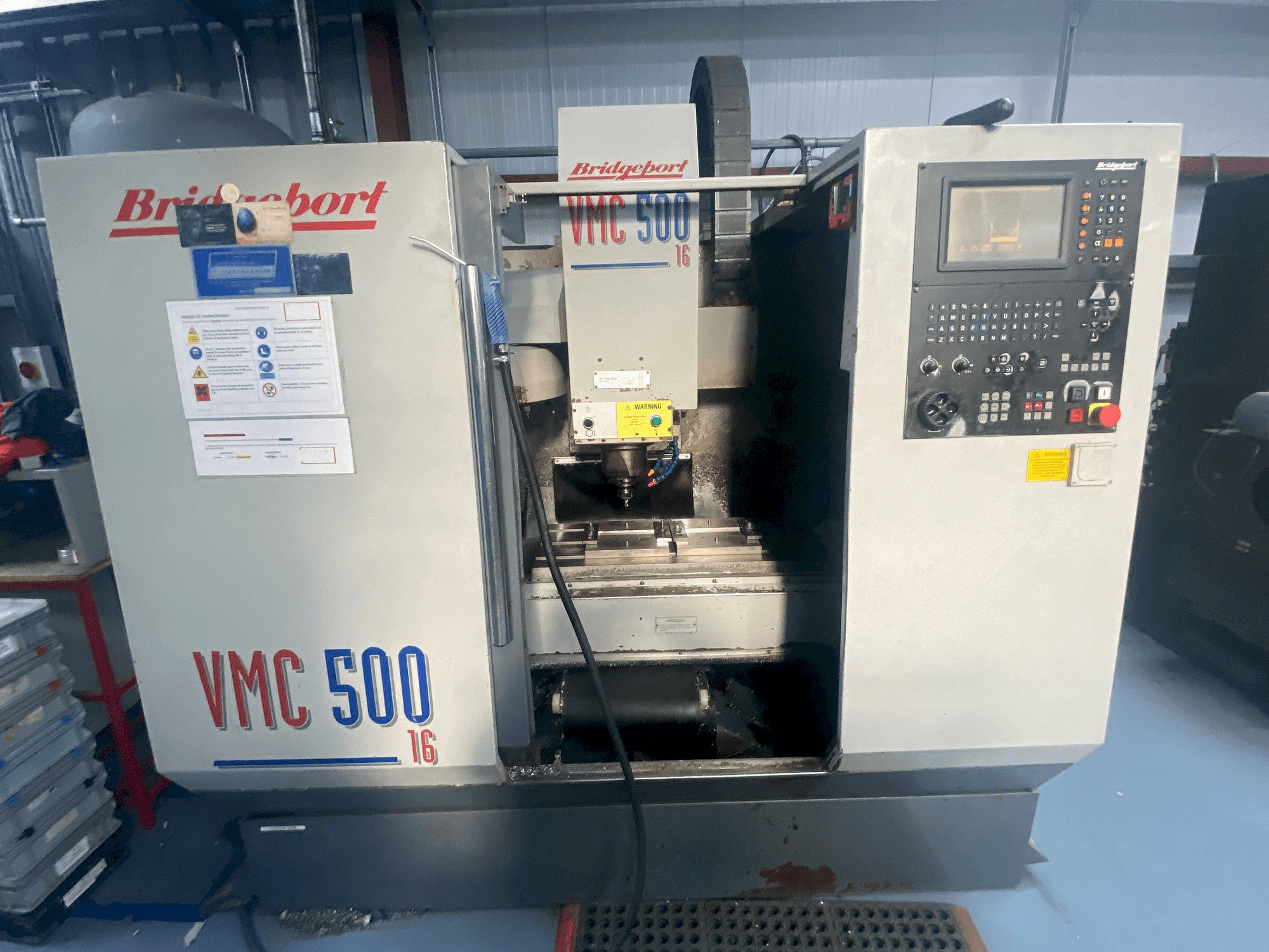 A Bridgeport VMC 500/16 gép elölnézete