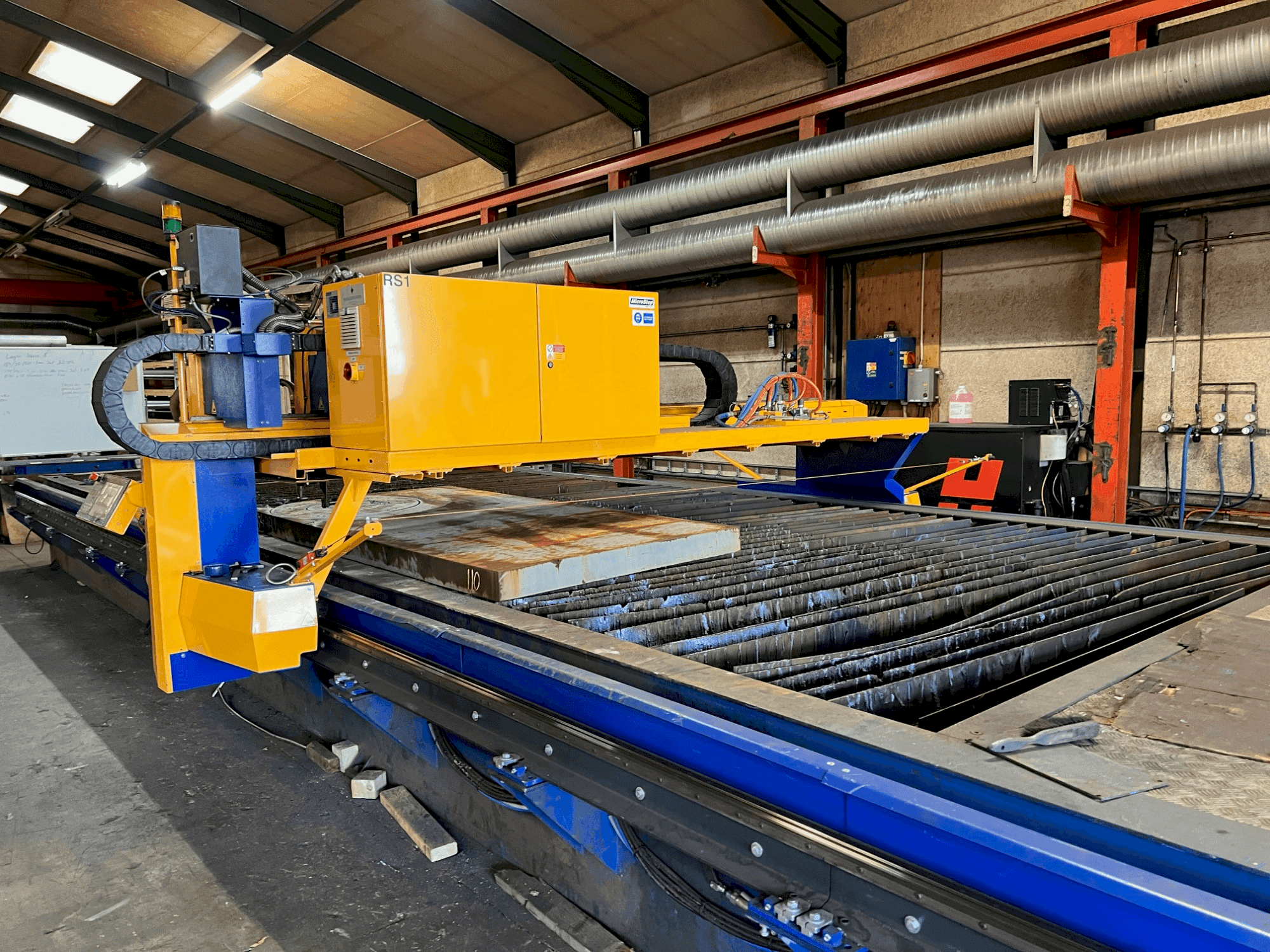 A MicroStep MasterCut X 9001.30PG gép elölnézete