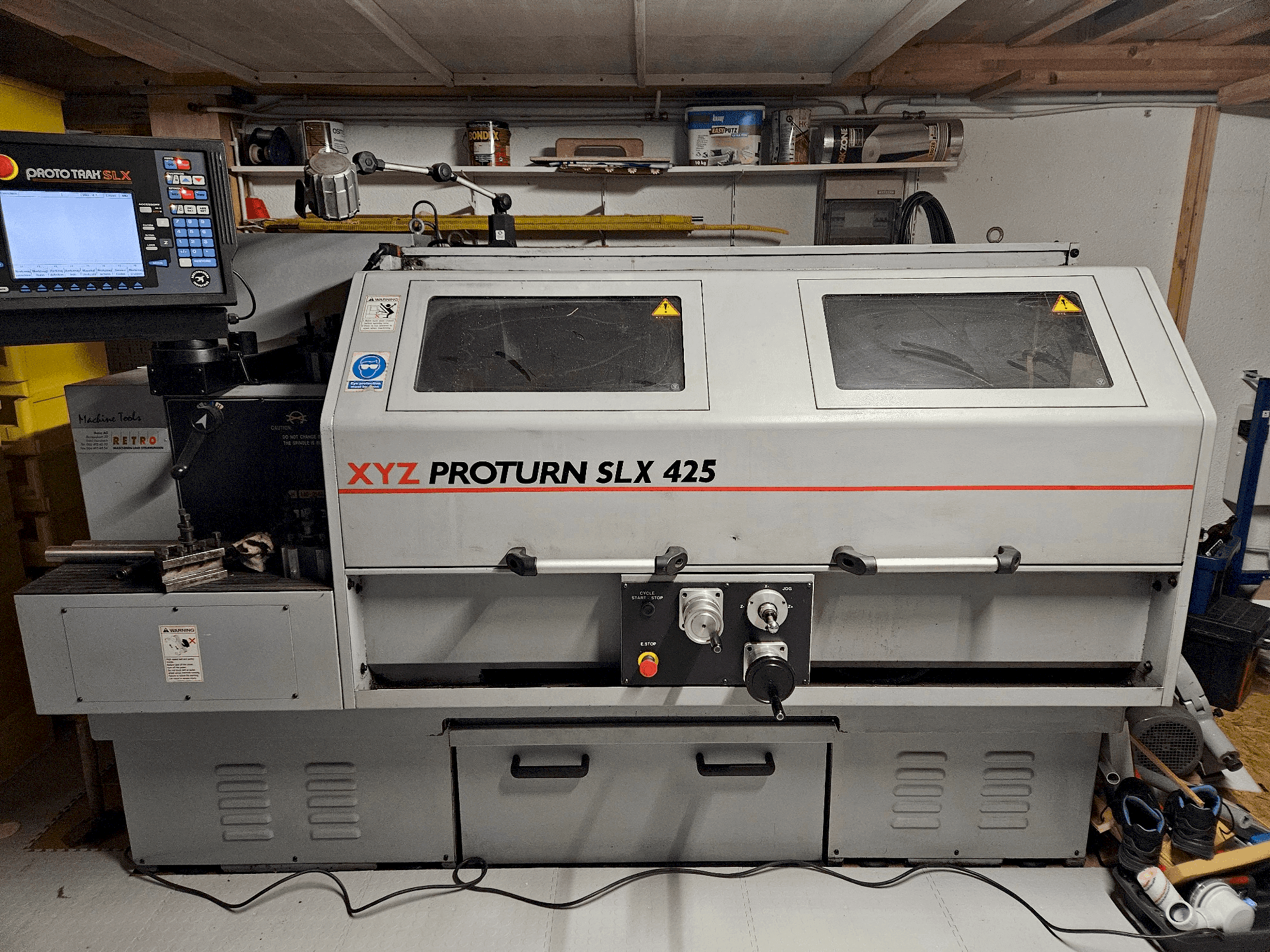 A XYZ Proturn SLX 425 gép elölnézete