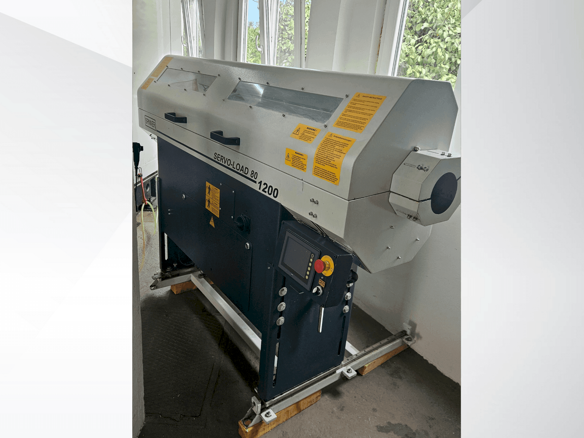 A SPINNER SERVO-LOAD 80-1200 gép elölnézete