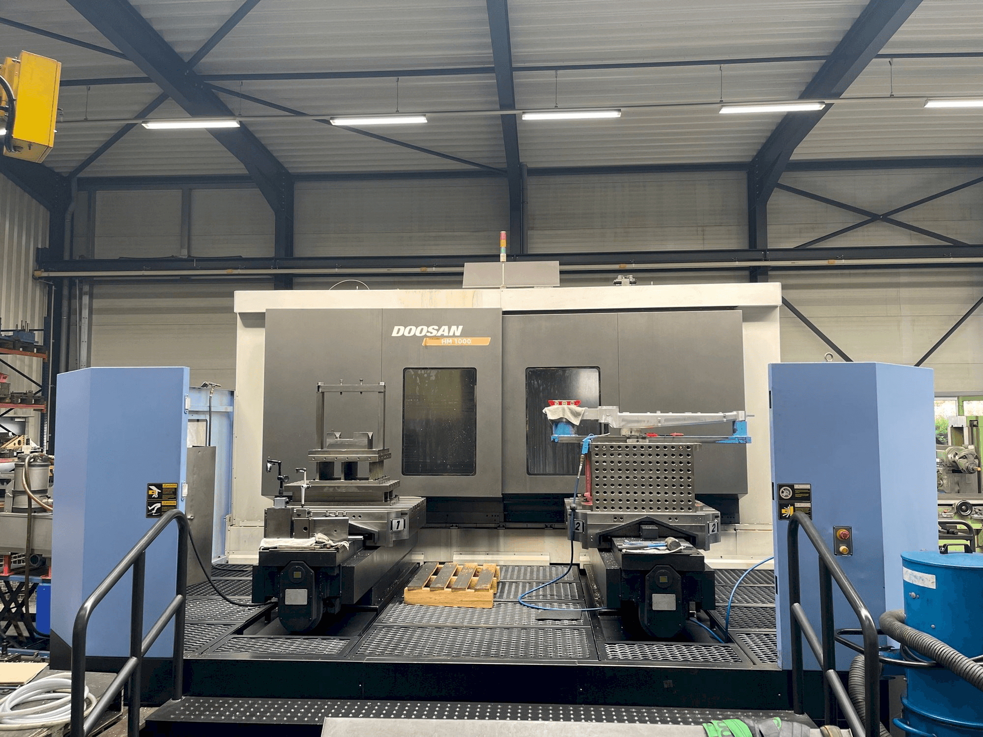 A Doosan HM 1000 gép elölnézete