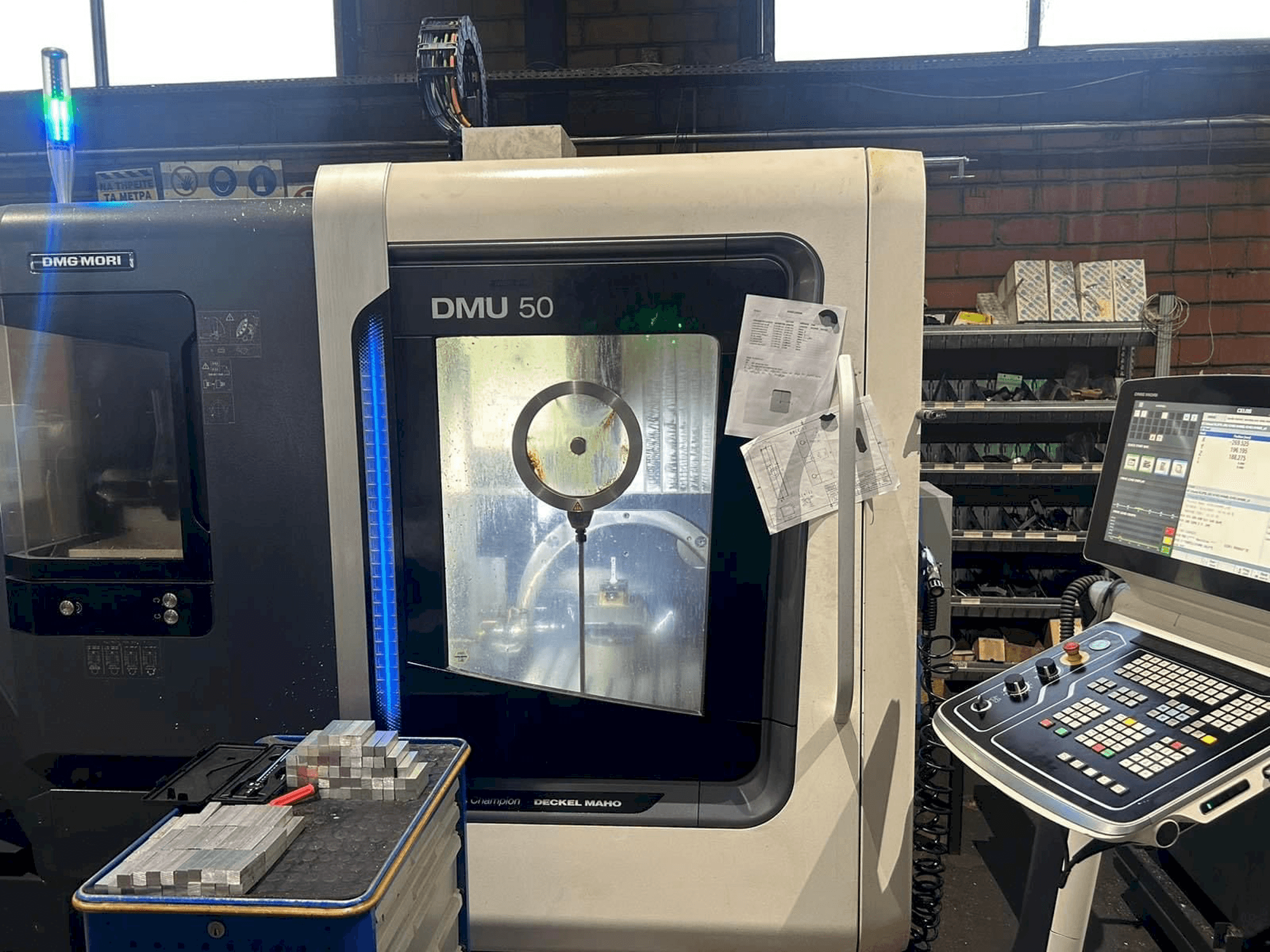 A DMG MORI DMU 50 gép elölnézete