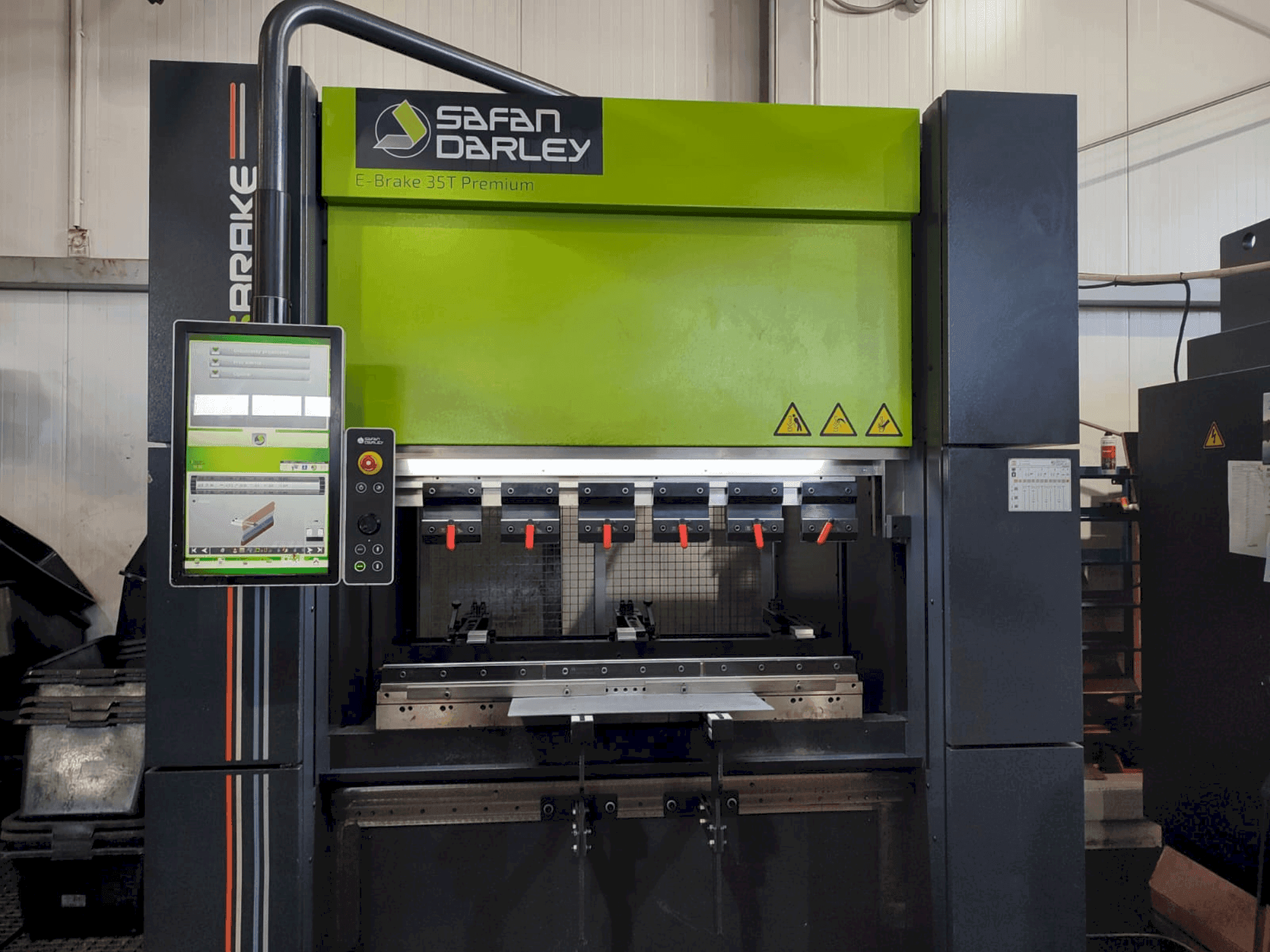 A Safan E-Brake Premium 35-1250 gép elölnézete