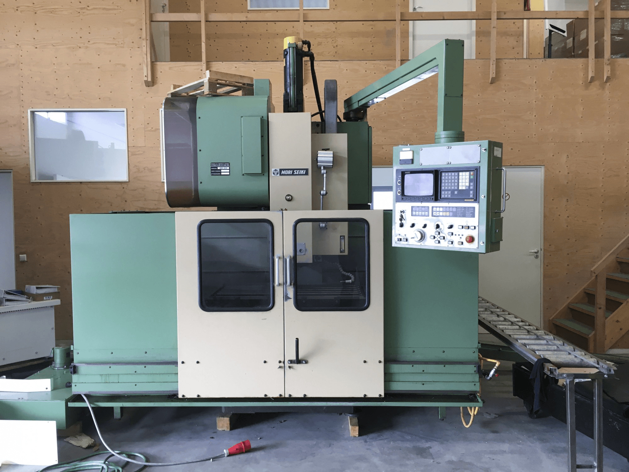 A MORI SEIKI MV-45/40 gép elölnézete
