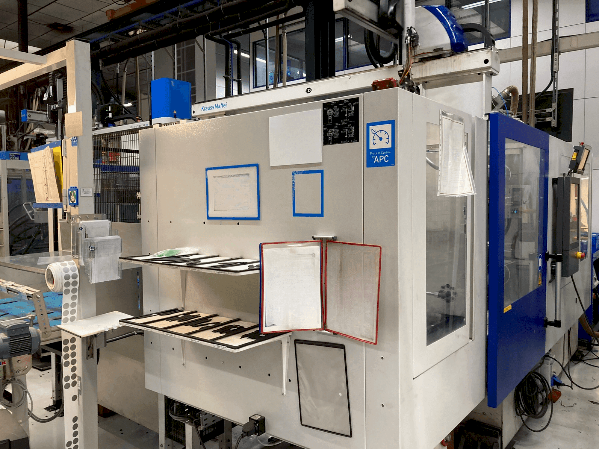 A Krauss Maffei 160-380 CX gép elölnézete