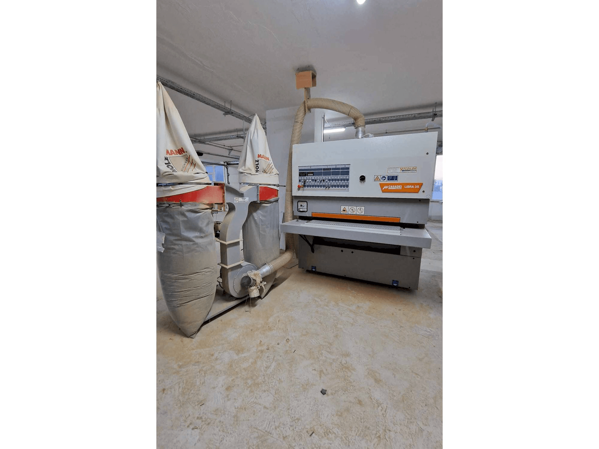 A CASADEI LIBRA 35 gép elölnézete