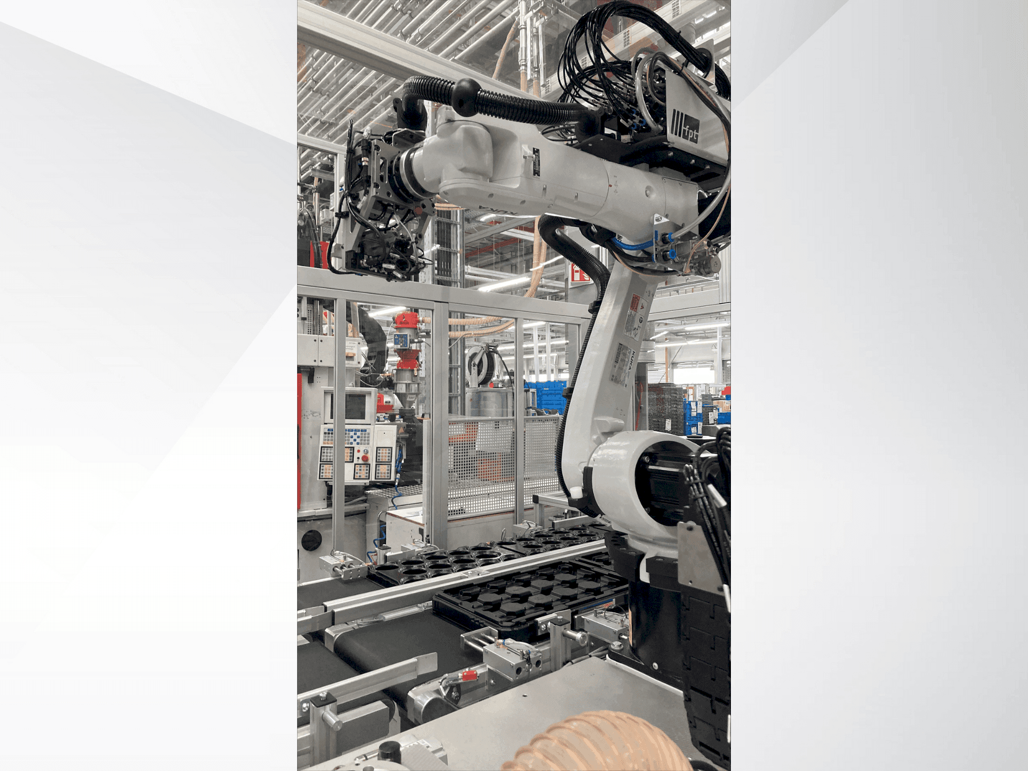 A KUKA KR 10 R1440-2 gép elölnézete