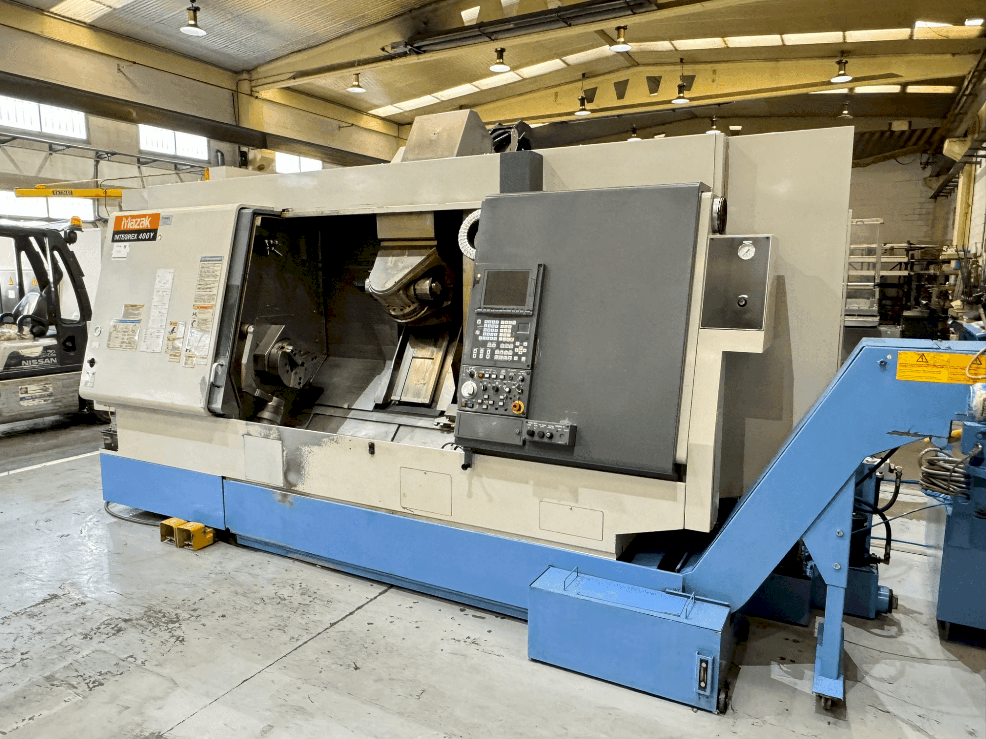 A Mazak Integrex 400 Y gép elölnézete
