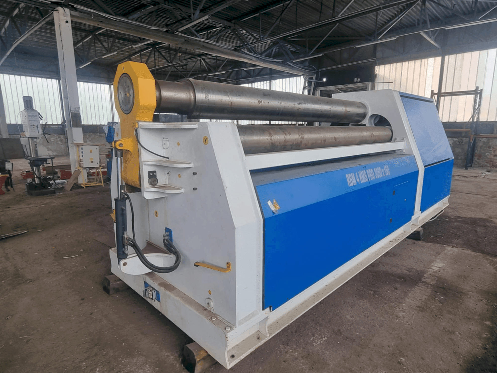 A Metallkraft RBM 4 HMS Pro 3050-150 gép elölnézete