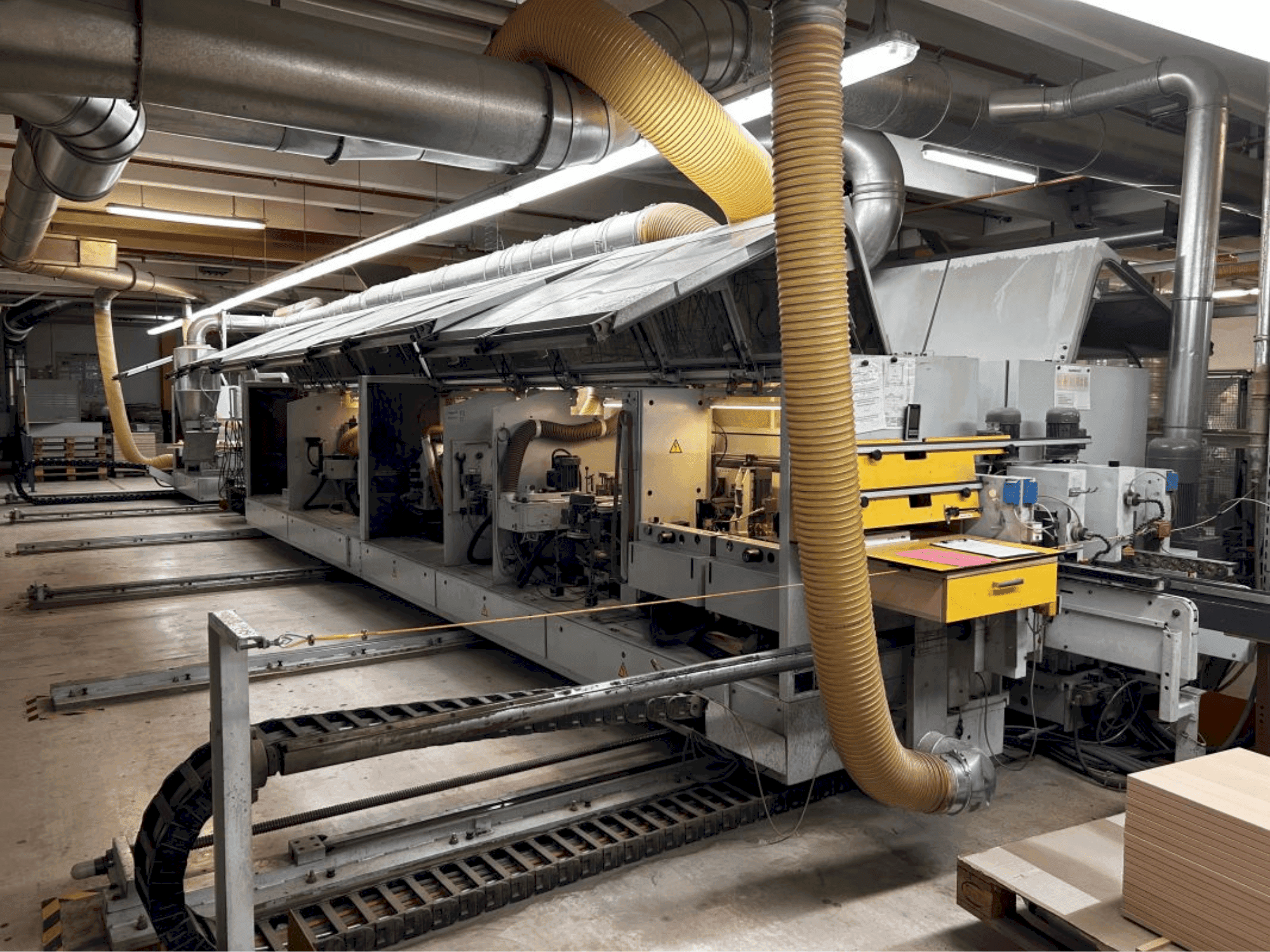 A HOMAG PROFI KFL20/29/QA/25 gép elölnézete